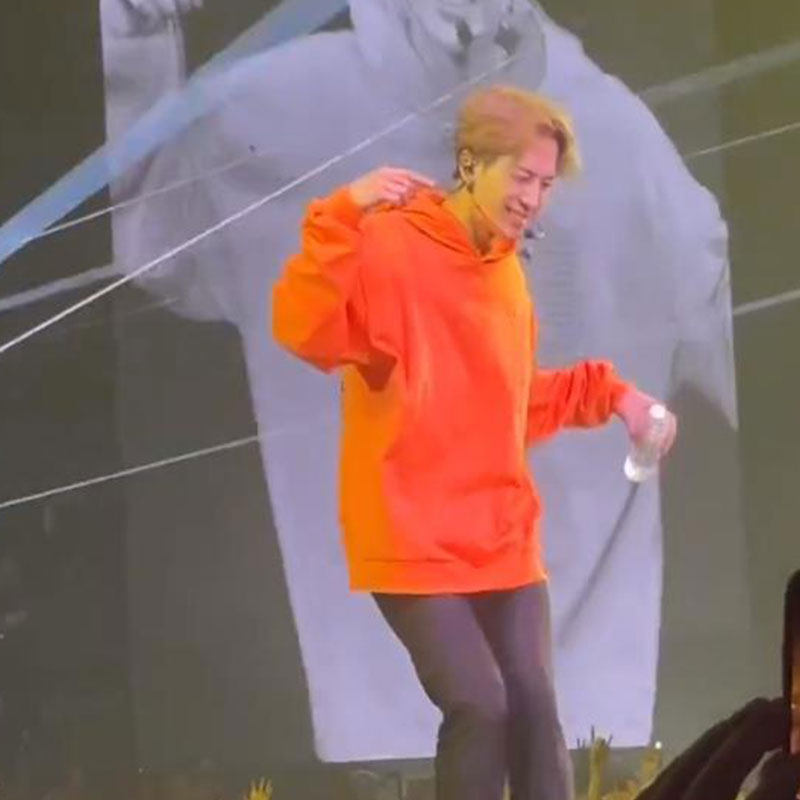 เสื้อกันหนาว Jackson Wang : MAGIC MAN