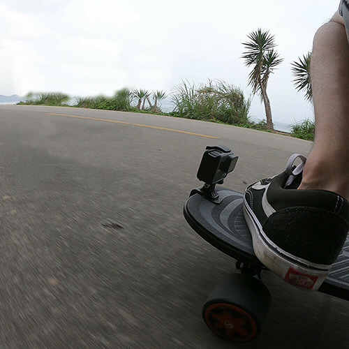 Telesin GoPro Surfskate Skateboard Stand Mount Holder Clip สำหรับ GoPro, Action Camera ล็อคแน่น ติดตั้งง่าย ได้มุมมองใหม