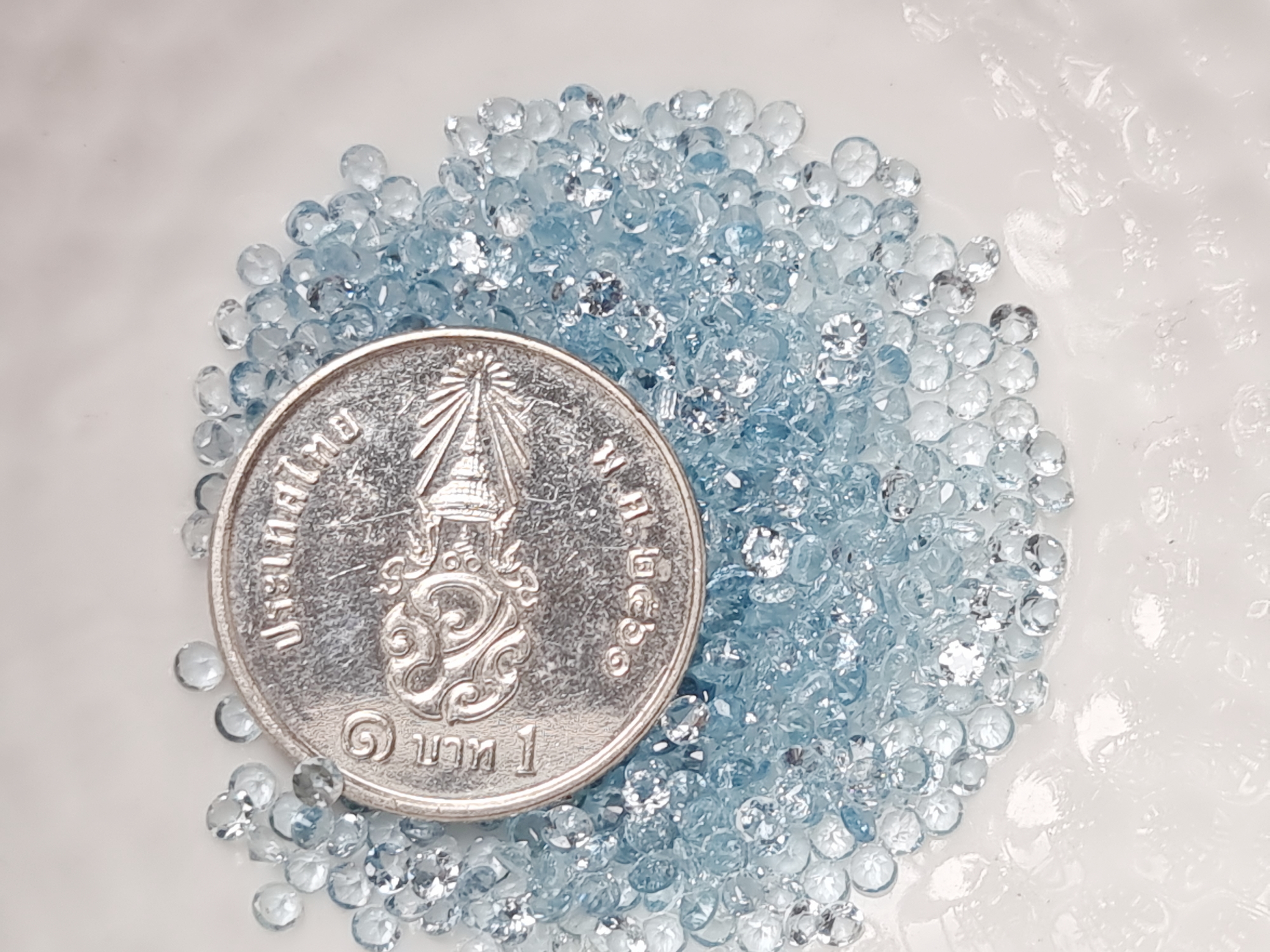 Aquamarine อความารีนกลม 2.0 มม. 1 กะรัต