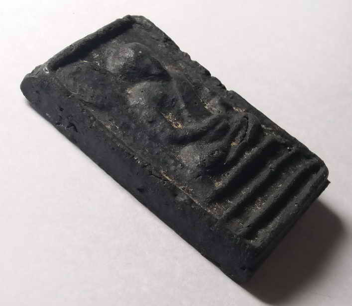 รหัสสินค้า พระเนื้อดิน เนื้อผง เนื้อว่าน 444 สมเด็จรูปเหมือนหลวงพ่อเงิน วัดบางคลาน จ.พิจิตร เนื้อดินเผาผสมผงใบลาน ไม่ทราบปีที่สร้าง