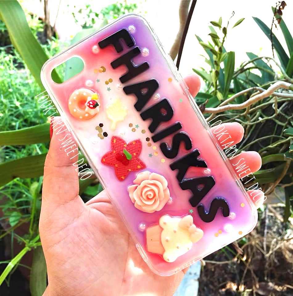 เคสเรซิ่นพื้นสีขาว ชมพู ม่วง พาสเทล อักษรสีดำ