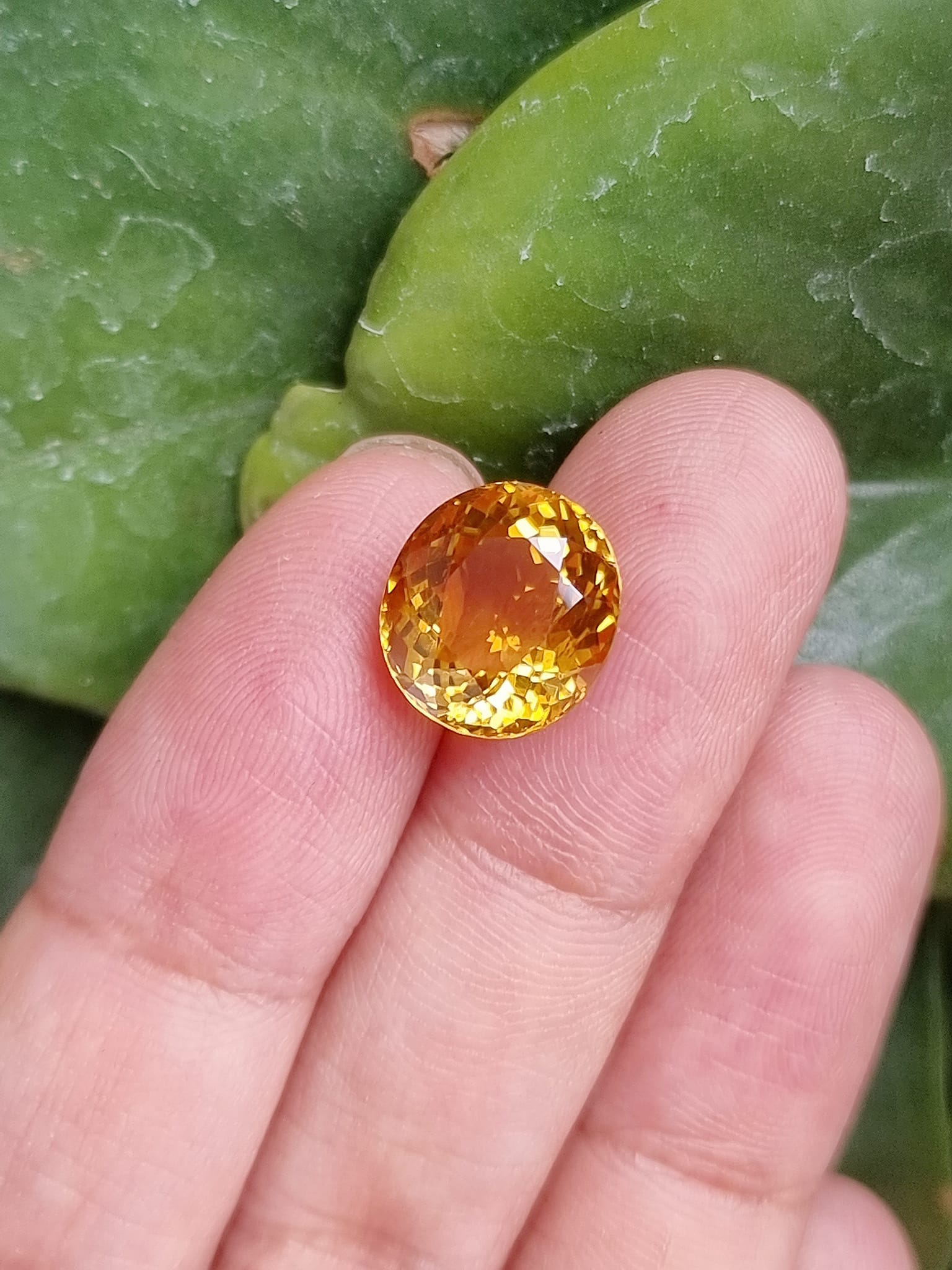 5.77กะรัต พลอยซิทรินไข่ เม็ดใหญ่ สีเหลืองทองธรรมชาติ