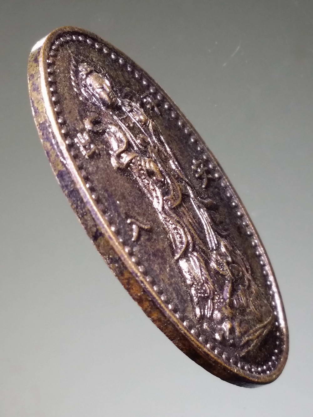 รหัสสินค้า เทพจีน - เทพฮินดู 035 เหรียญเจ้าแม่กวนอิม วัดจีน (วัดรัตนชัย) จังหวัดพระนครศรีอยุธยา ผู้ใดกตัญญู ผู้นั้นประสบความสำเร็จร่ำรวย พระรายการนี้ให้เช่าบูชาแล้ว