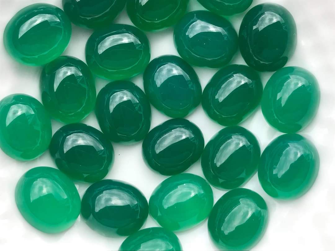 โมราไข่หลังเบี้ย 10x12mm. 5 เม็ด