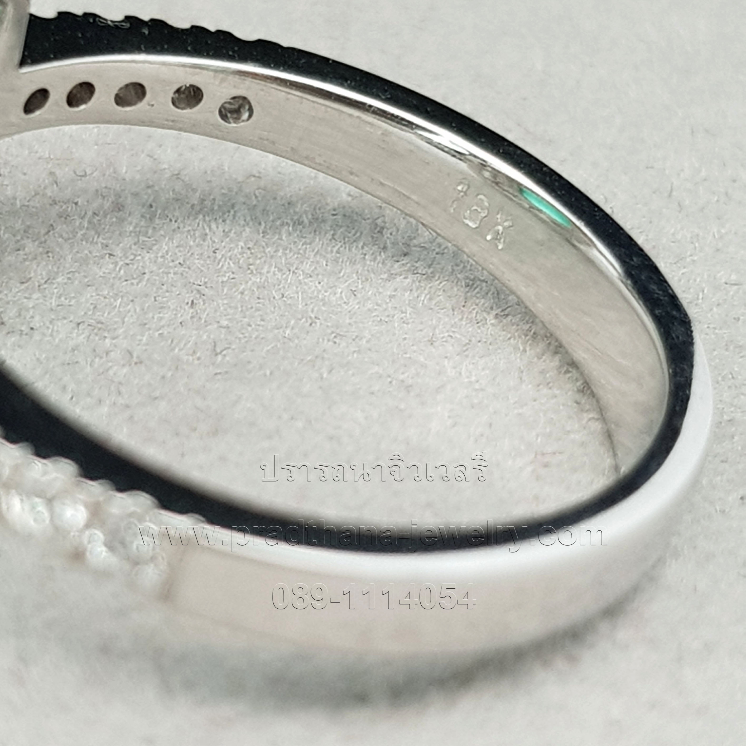 แหวนมรกตประดับเพชร