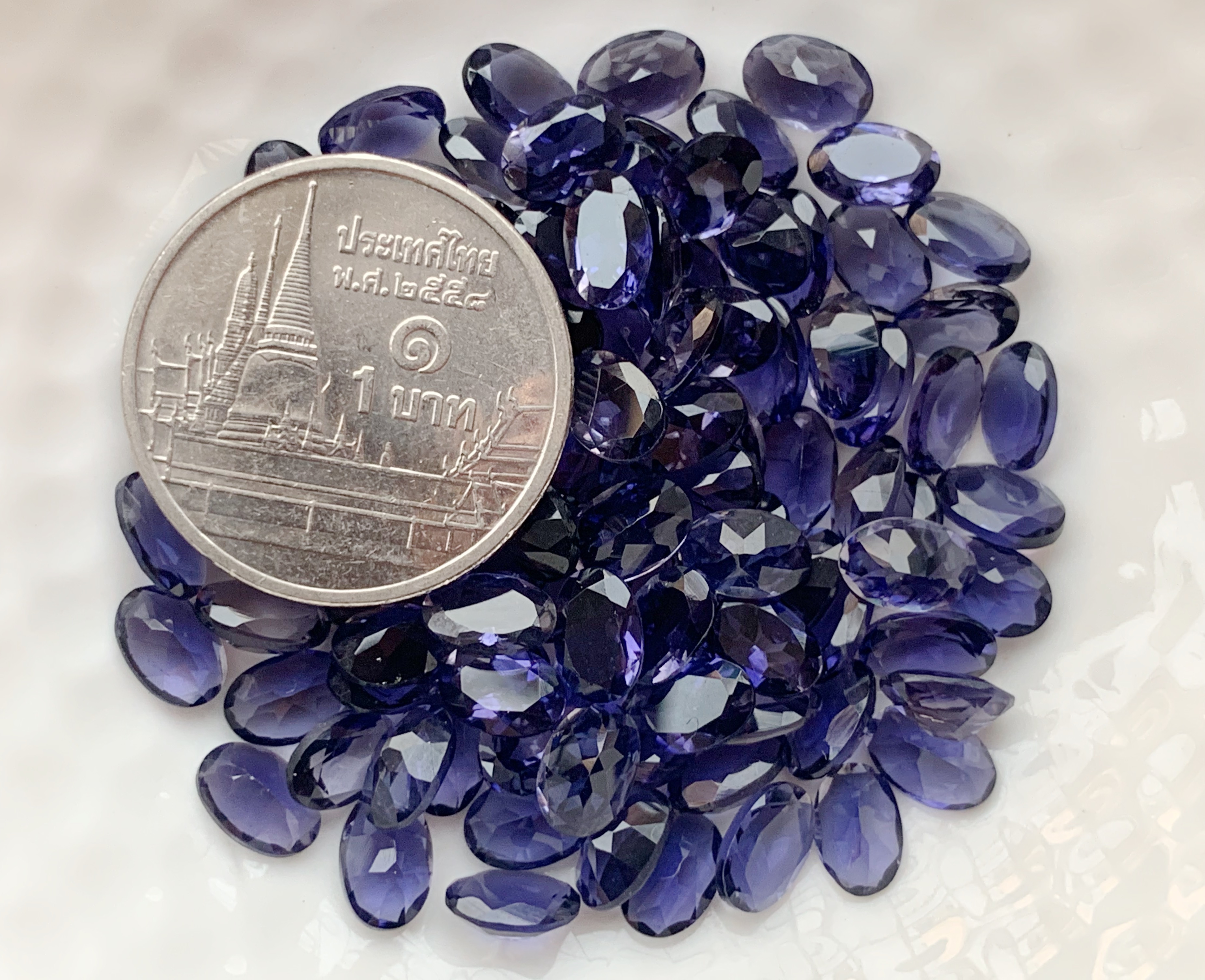 ไอโอไลท์ไข่ 6X4 มม. 5 กะรัต