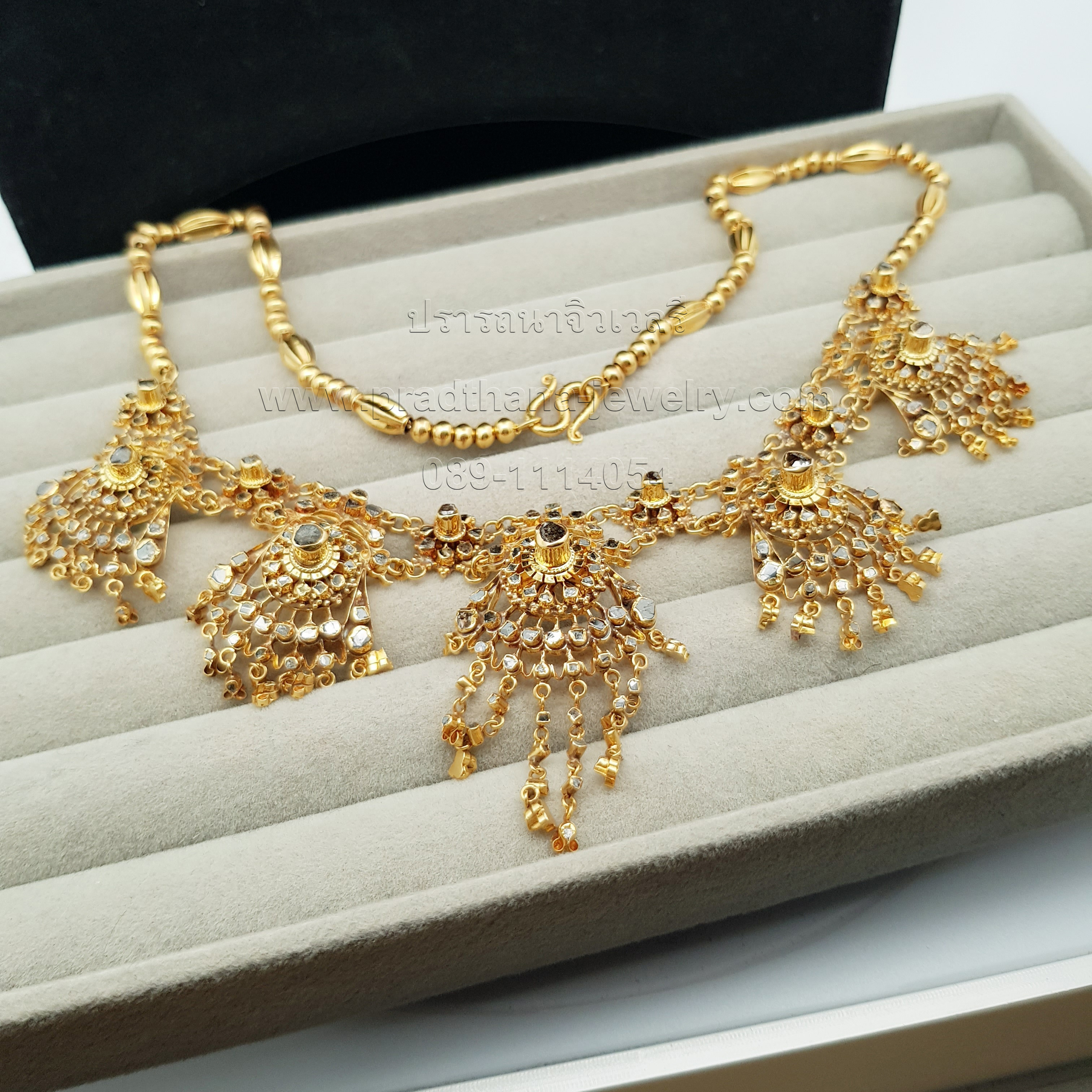 สร้อยคอระย้าเพชรซีกโบราณ