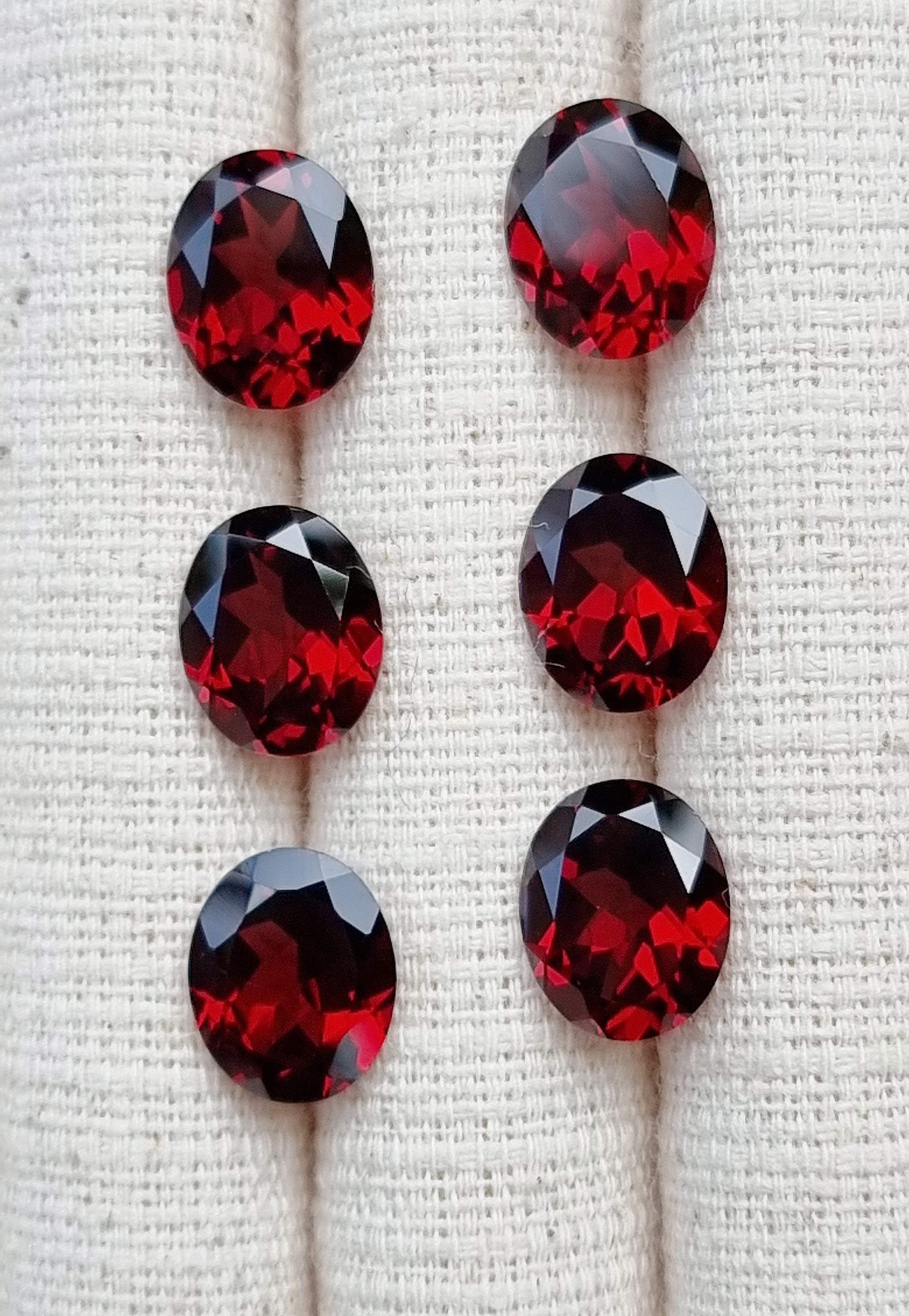 โกเมนไข่ 9x11มม. 1 เม็ด