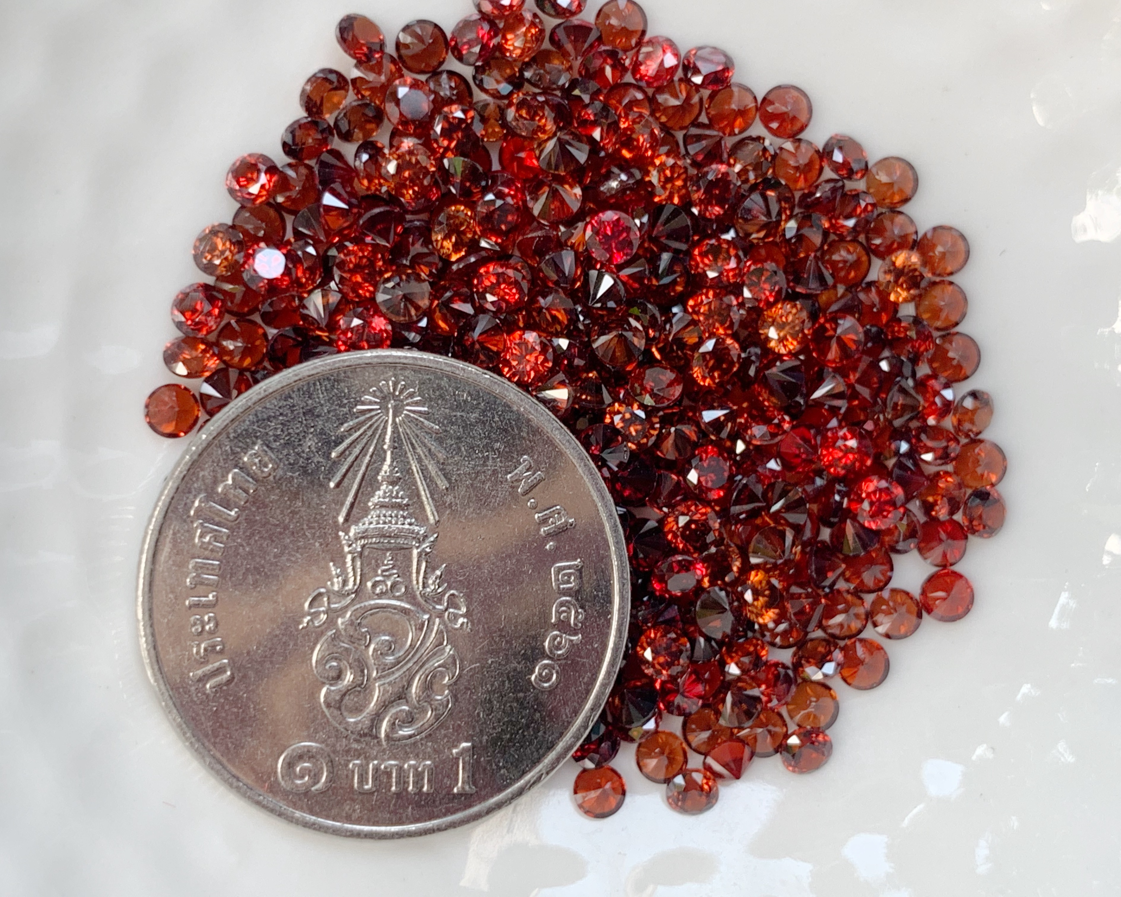 เพทายดิบกลม 2.2 มม 1 กะรัต