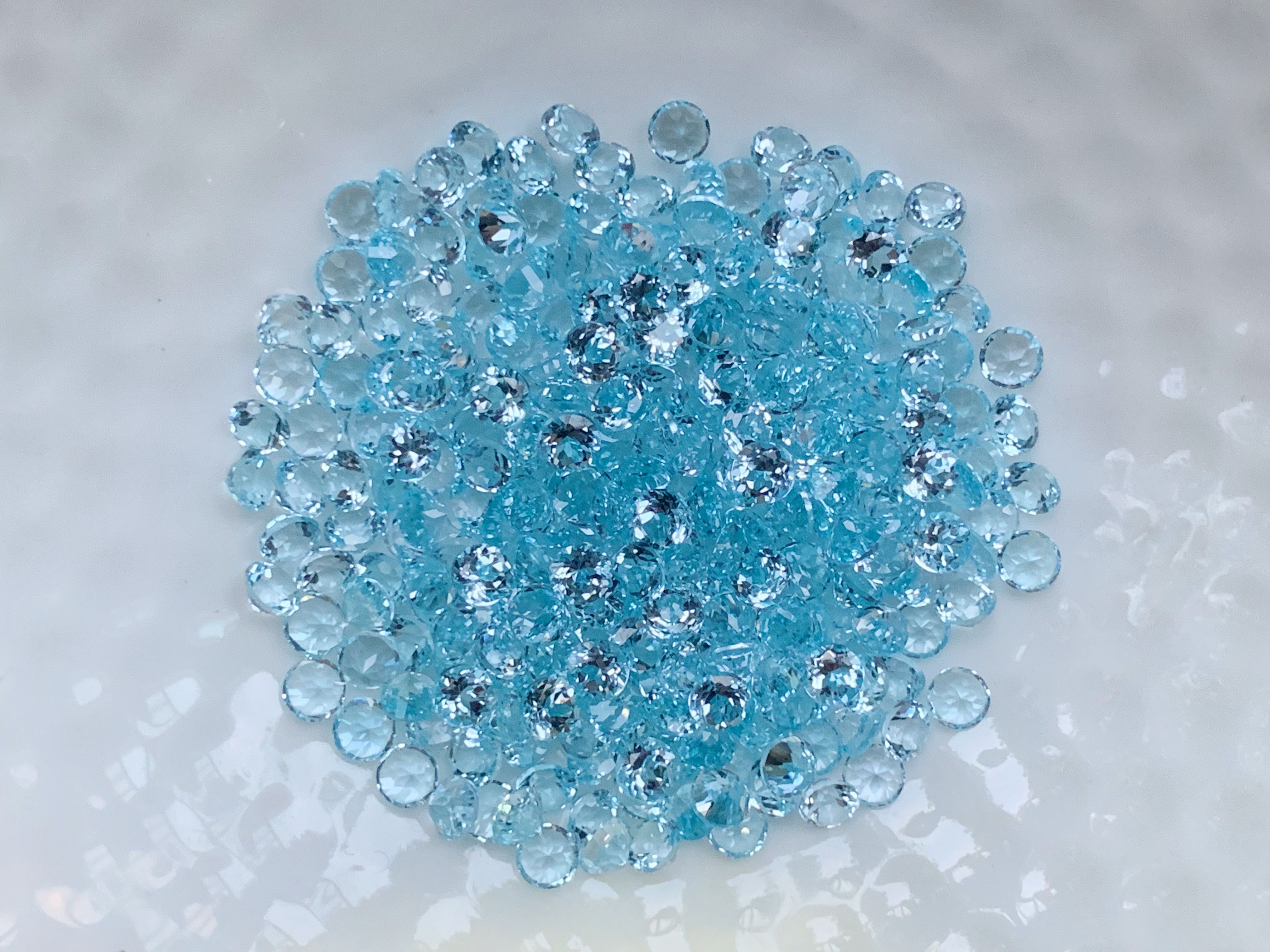 บลูโทปาสกลม 3.0 มม. 5 กะรัต