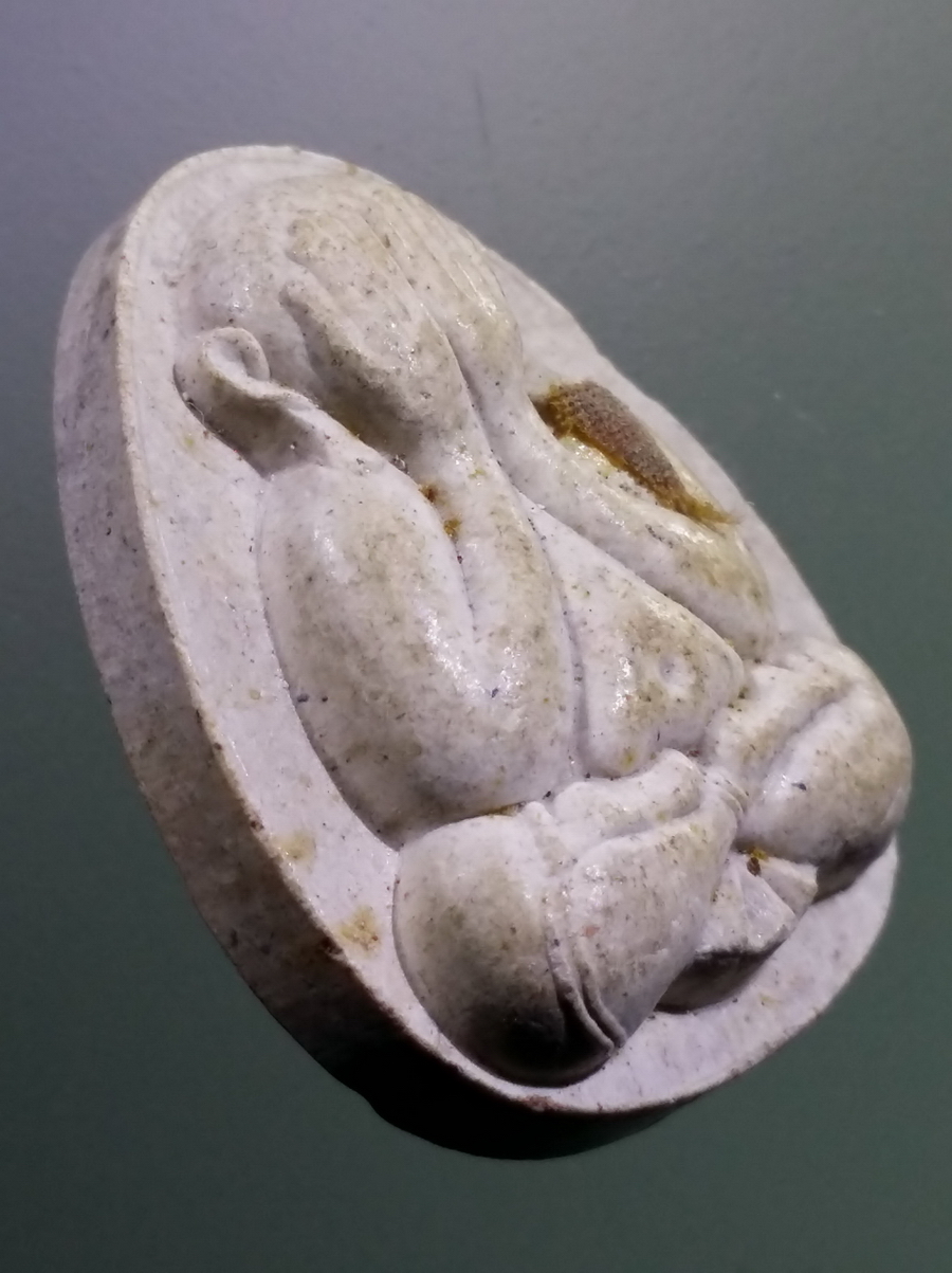 รหัสสินค้า พระปิดตา ทั่วไป 264 พระปิดตาพุทธญาโณมหาลาภ เนื้อผงฝังจีวร วัดป่าธรรมชาติ อำเภอหางดง จังหวัดเชียงใหม่ สร้างปี 2537