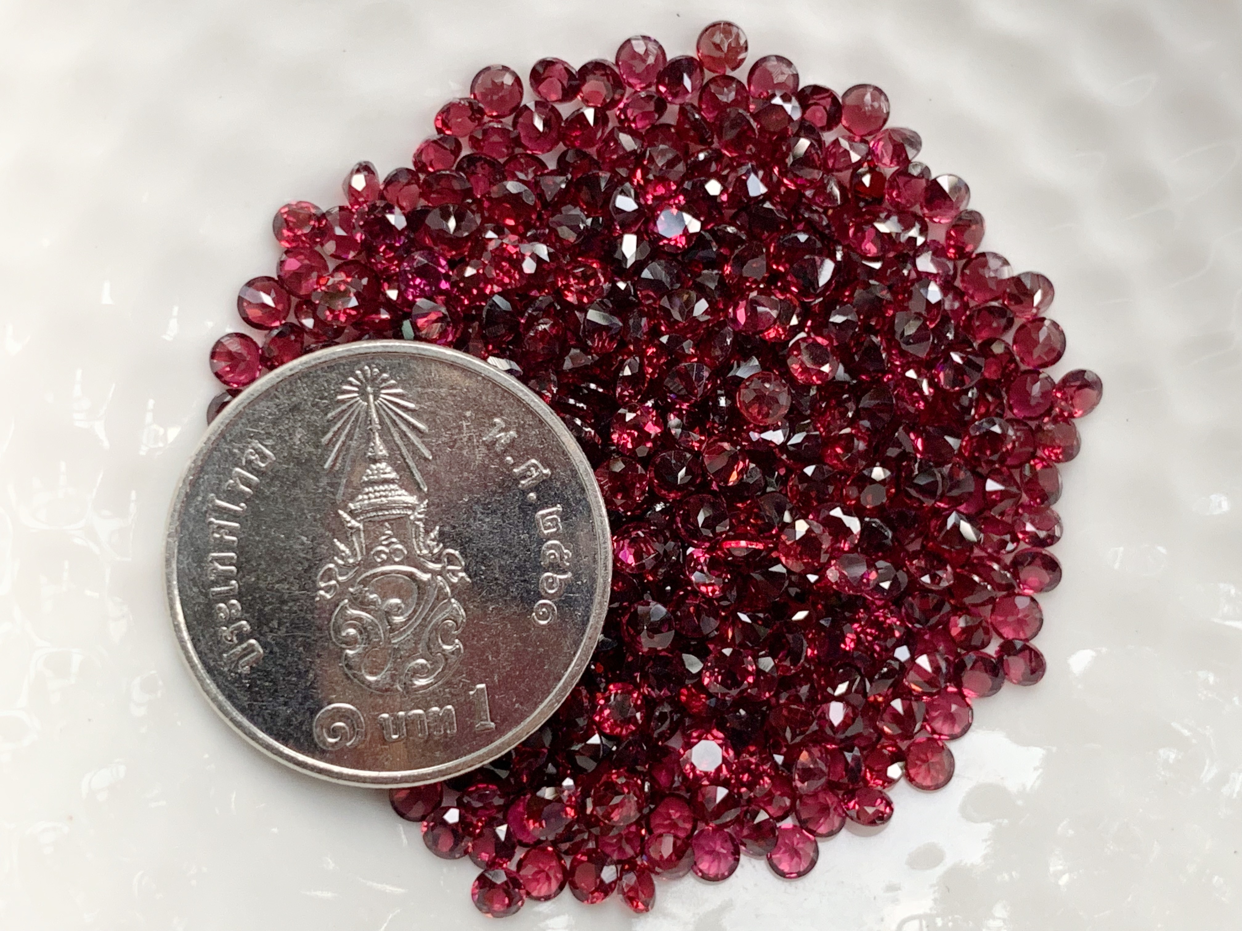 โรโดไลท์กลม 2.5 มม. 5 กะรัต