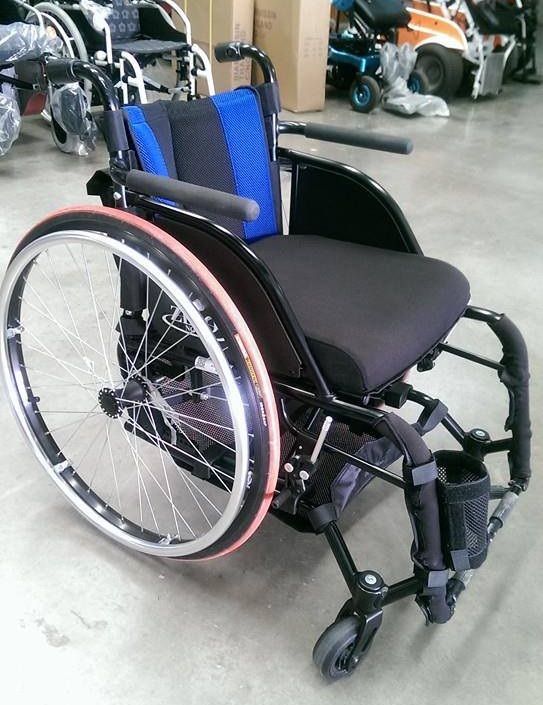 รถเข็นผู้ป่วย MIKI รุ่น NOVA ZERO ล้อหน้า 4 นิ้ว ล้อหลัง 24 นิ้ว น้ำหนัก 12.5 กิโลกรัม รับประกันศูนย์ไทย 3 ปี