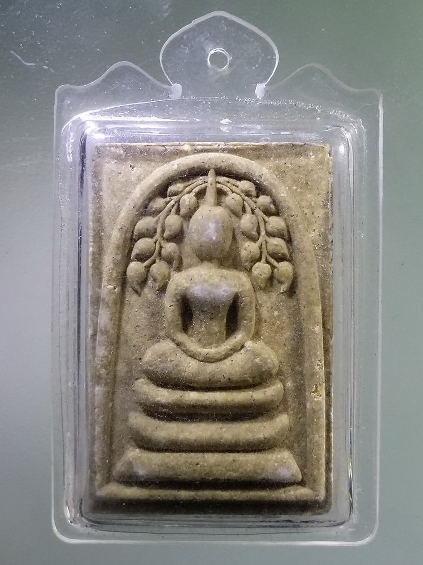 Antig LSD 1897 พระสมเด็จปรกโพธิ์ หลังยันต์เกราะเพชร วัดวีระโชติธรรมาราม พระในเลี่ยมโยกคลอนต้องไปเลี่ยมใหม่นะครับ พระรายการนี้ให้เช่าบูชาแล้ว