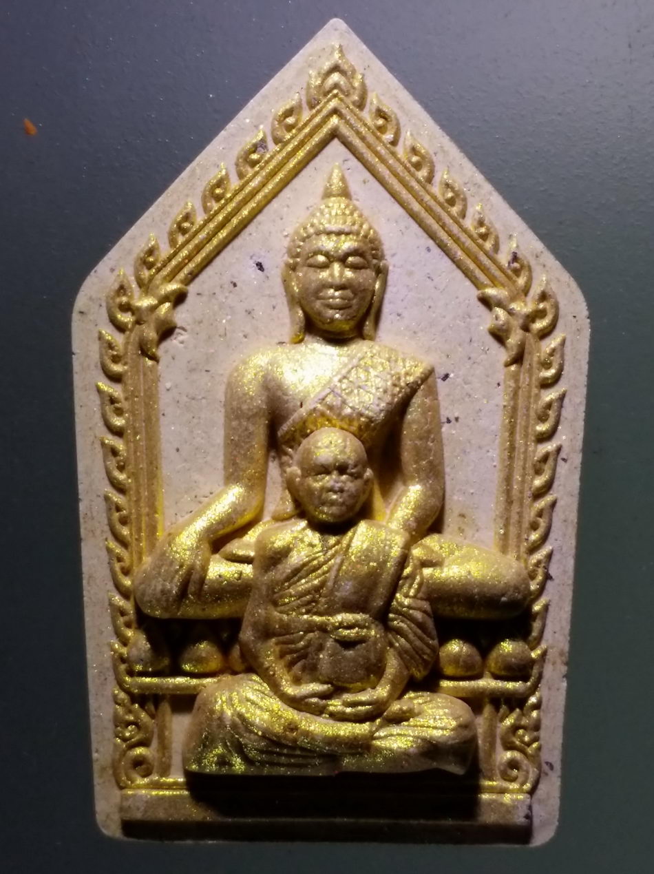 รหัสสินค้า พระมีกล่อง 3095 พระพุทธเชียงแสนมิ่งมงคล วัดหนองเขิน จังหวัดชลบุรี เนื้อผง โรยเส้นเกศา ติดจีวร ที่ระลึกงานทอดกฐินสามัคคี ปี 2560