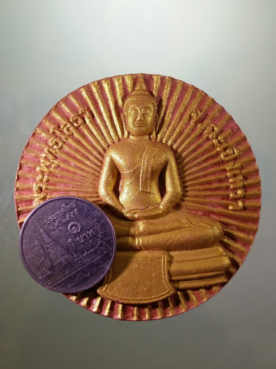 รหัสสินค้า พระมีกล่อง 063 พระพุทธโสธร หลังภาษาจีน รุ่น มังกรแห่งโชคลาภ พิธีพุทธาภิเษก วัดโสธรวรารามวรวิหาร จ.ฉะเชิงเทรา และวัดจีนประชาสโมสร เล่งฮกยี่ พุทธาภิเษก 2 วัด พระสวยมาก แต่กล่องไม่ใช่ของเดิม ขนาดเทียบกับเหรียญบาท