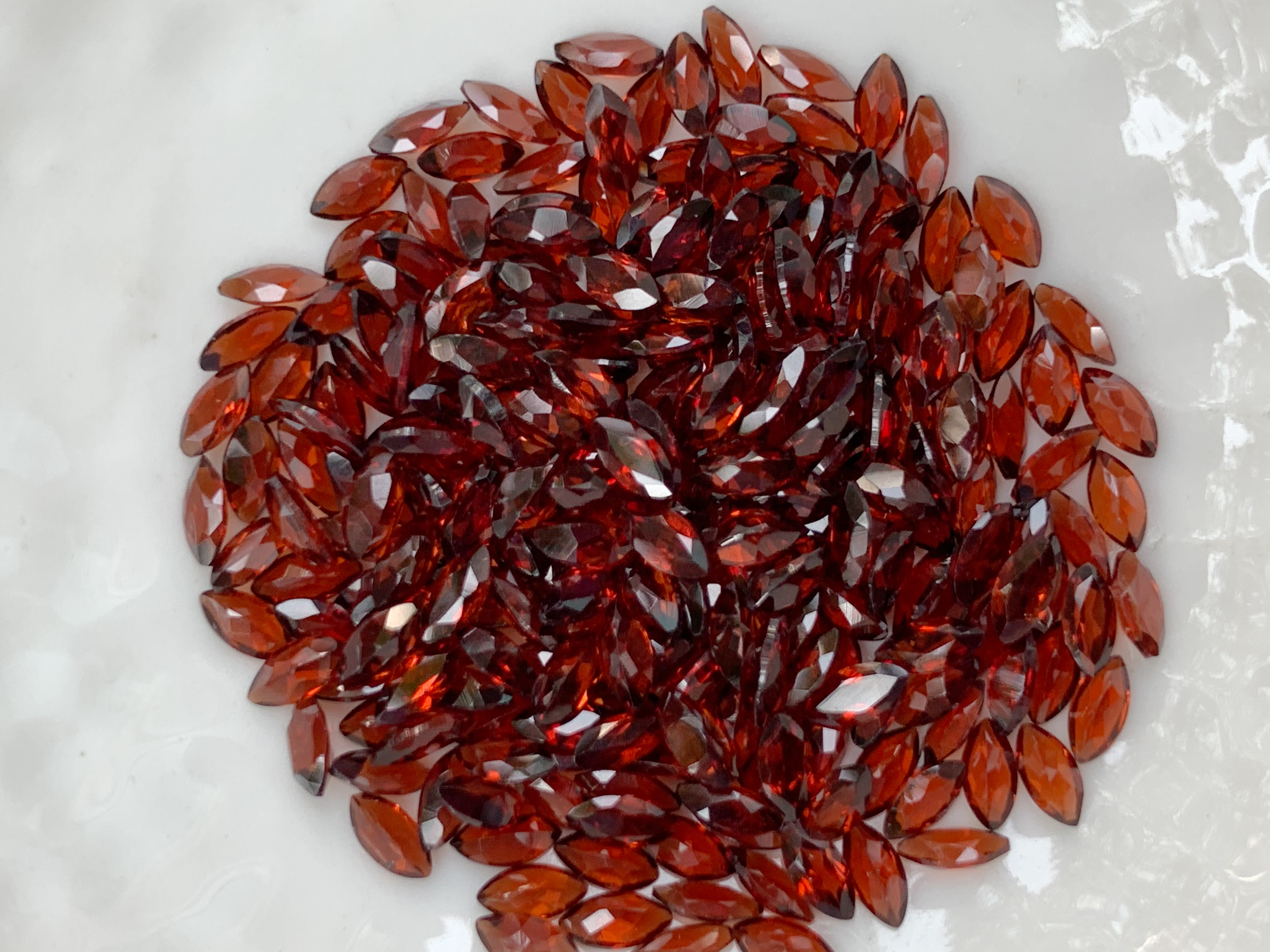 โกเมนมาคี 4x2 mm. 5 กะรัต