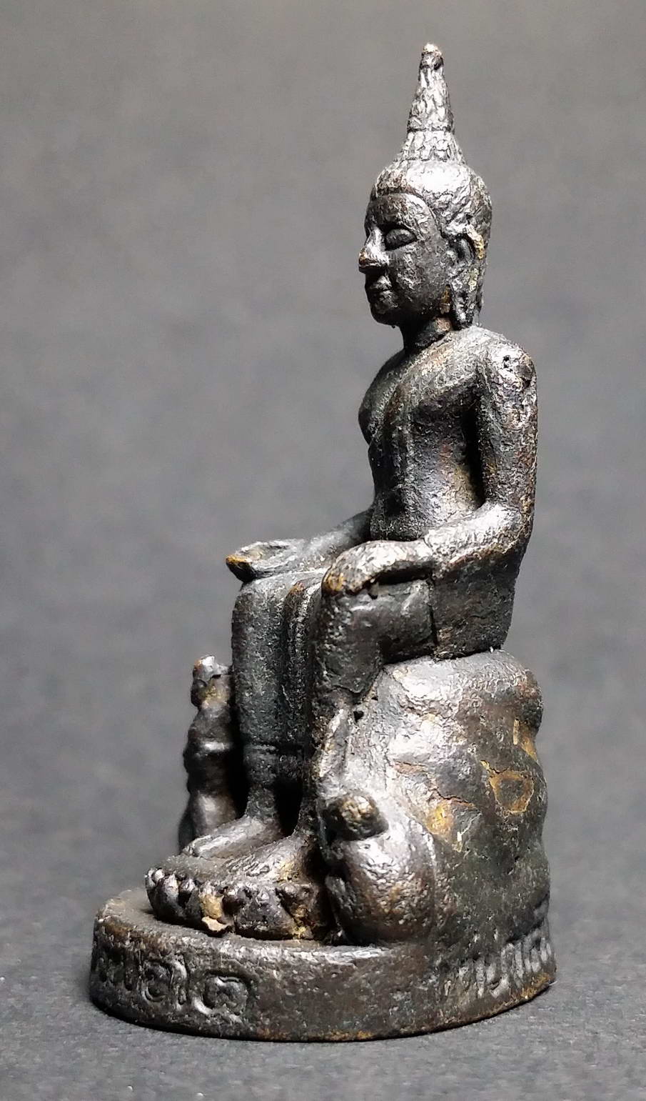 รหัสสินค้า พระกริ่ง พระหล่อ 456 รูปหล่อก้นถ้วย หลวงพ่อโต วัดป่าเลไลยก์ จังหวัดสุพรรณบุรี เนื้อนวโลหะ ไม่ทราบปีที่สร้าง พระรายการนี้ให้เช่าบูชาแล้ว