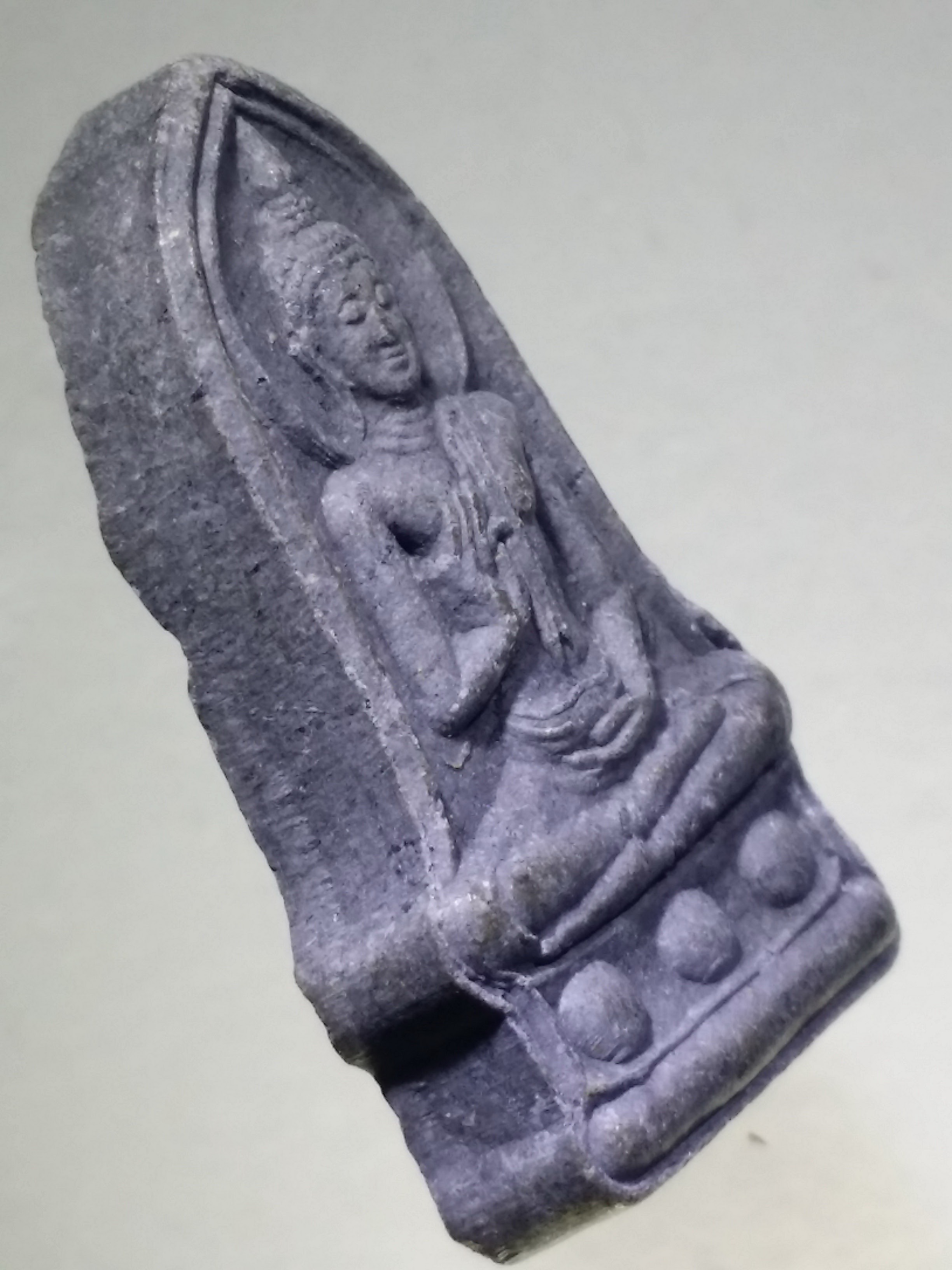 รหัสสินค้า พระไม่ทราบที่ 311 พระพุทธ เนื้อผงปางประทานพร เนื้อผงใบลาน หลังอักษรบาลี พุทธานุสติ ไม่ทราบที่