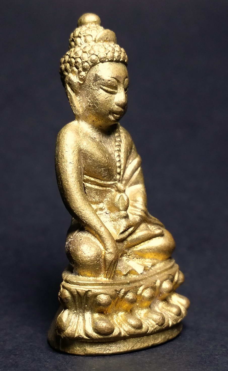 รหัสสินค้า พระกริ่ง พระหล่อ 460 พระกริ่งเนื้อทองทิพย์ ด้านหลังตอกโค๊ต 2 โค๊ต หมายเลข ๓๖๘๗ ไม่รู้ที่