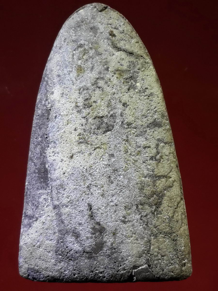 รหัสสินค้า หลวงปู่ทวด วัดต่างๆ 133 หลวงปู่ทวด วัดช้างให้ จ.ปัตตานี ไม่ทราบปีที่สร้าง เนื้อผงใบลาน พิมพ์เตารีดหัวมน หลังอูม ไม่มีตัวหนังสือ