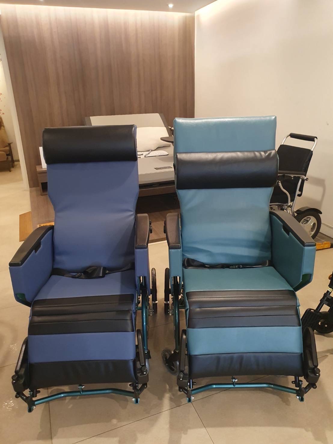 รถเข็นปรับเอนนอน แบรนด์ญี่ปุ่น Matsunaga Wheelchair (車いす) รุ่น FR31TR ขนาดมาตรฐาน เปิดประสบการณ์นอนที่สบายที่สุด + แถมฟรี สายรัดกันตก (รุ่นยอดนิยม)