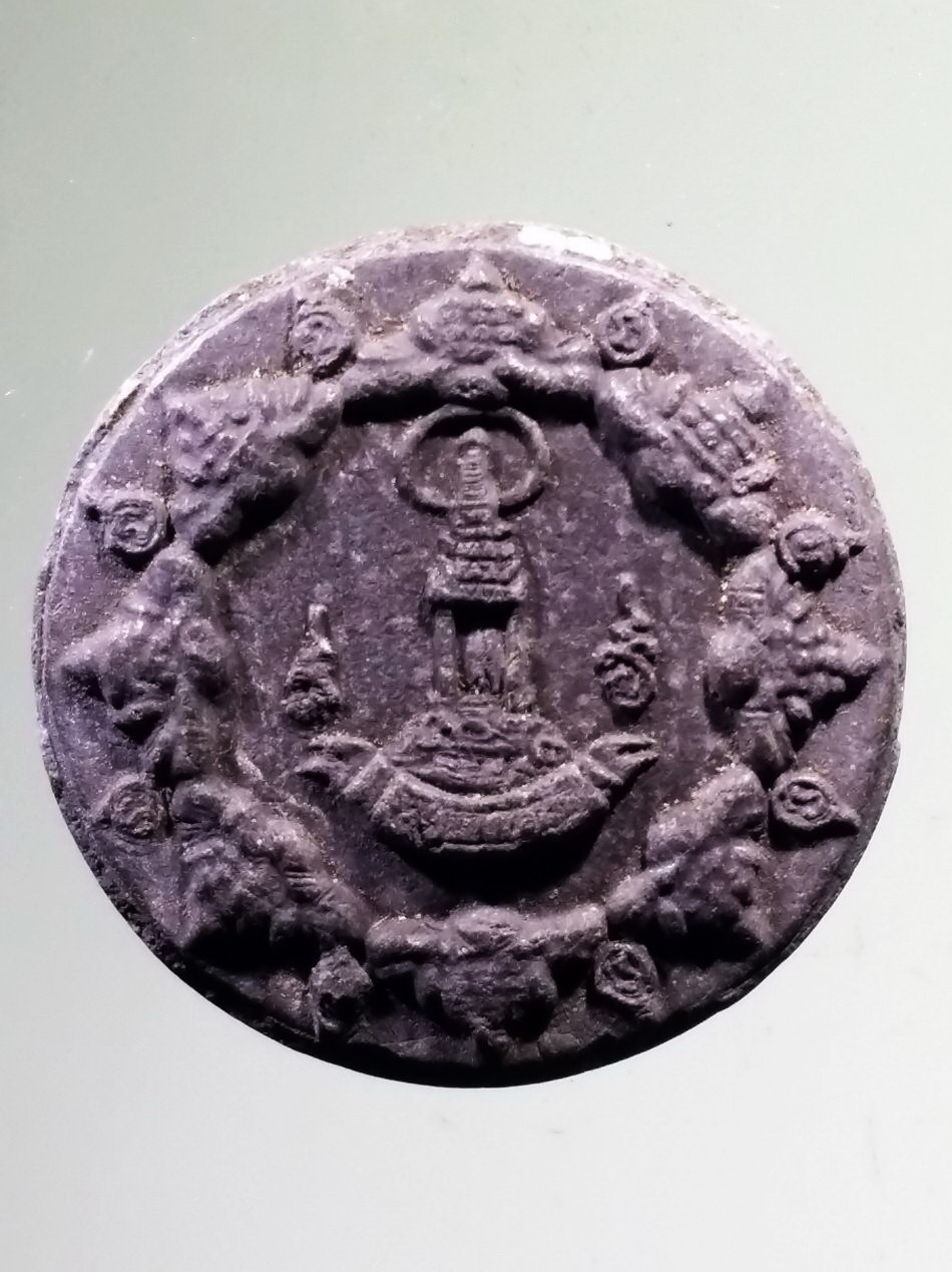 รหัสสินค้า จตุคามรามเทพ 932 พระเทวราชโพธิสัตว์จตุคามรามเทพ เนื้อว่านกากยายักษ์ พิมพ์เล็ก ไม่ทราบรุ่น ไม่มีกล่องครับ พิมพ์ทรงคล้ายกับ รุ่นมหาปาฏิหาริย์มั่งมีทรัพย์ พระรายการนี้ให้เช่าบูชาแล้ว