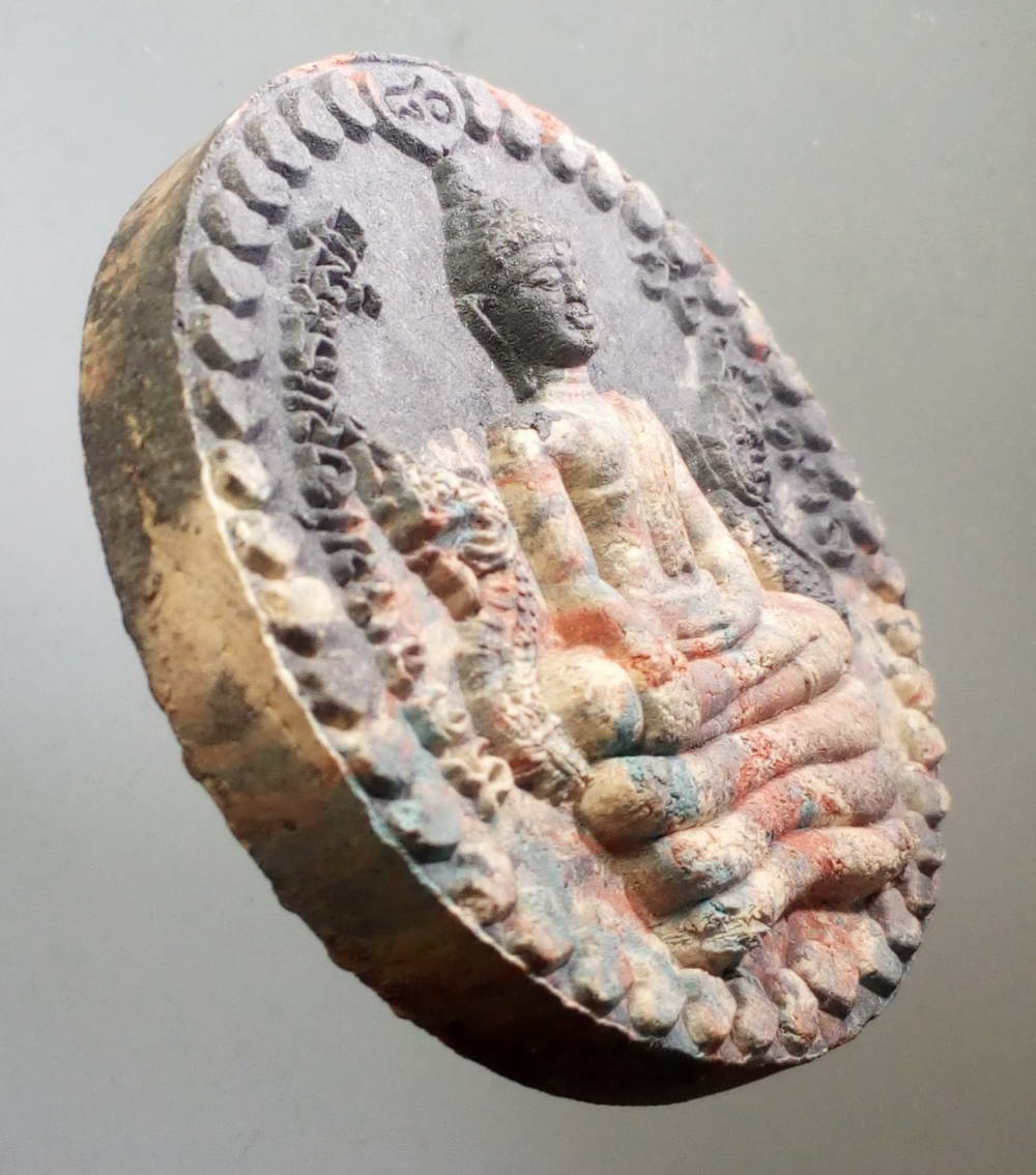 รหัสสินค้า จตุคามรามเทพ 080 หลวงพ่อพระสุก วังบาดาล - สมเด็จพระเทวราชโพธิสัตว์ราชันย์ดำ (จตุคามรามเทพ) เนื้อว่านก้นครก ไม่ทราบวัดที่ออก กล่องหาย จตุคามรามเทพ รายการนี้ให้เช่าบูชาแล้ว