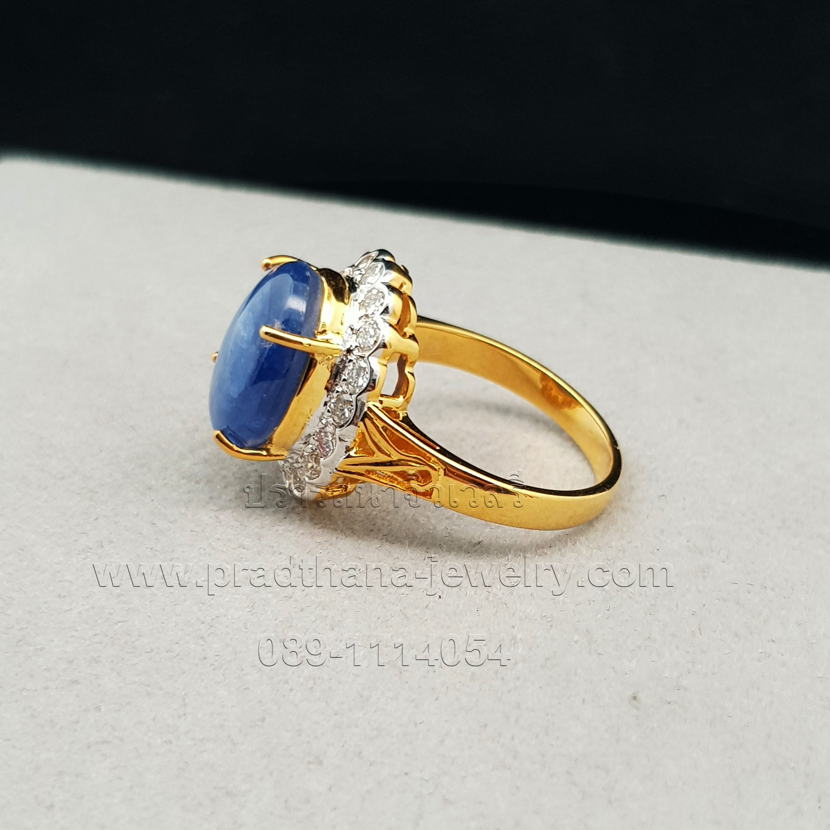 แหวนไพลินนิหล่าล้อมเพชร