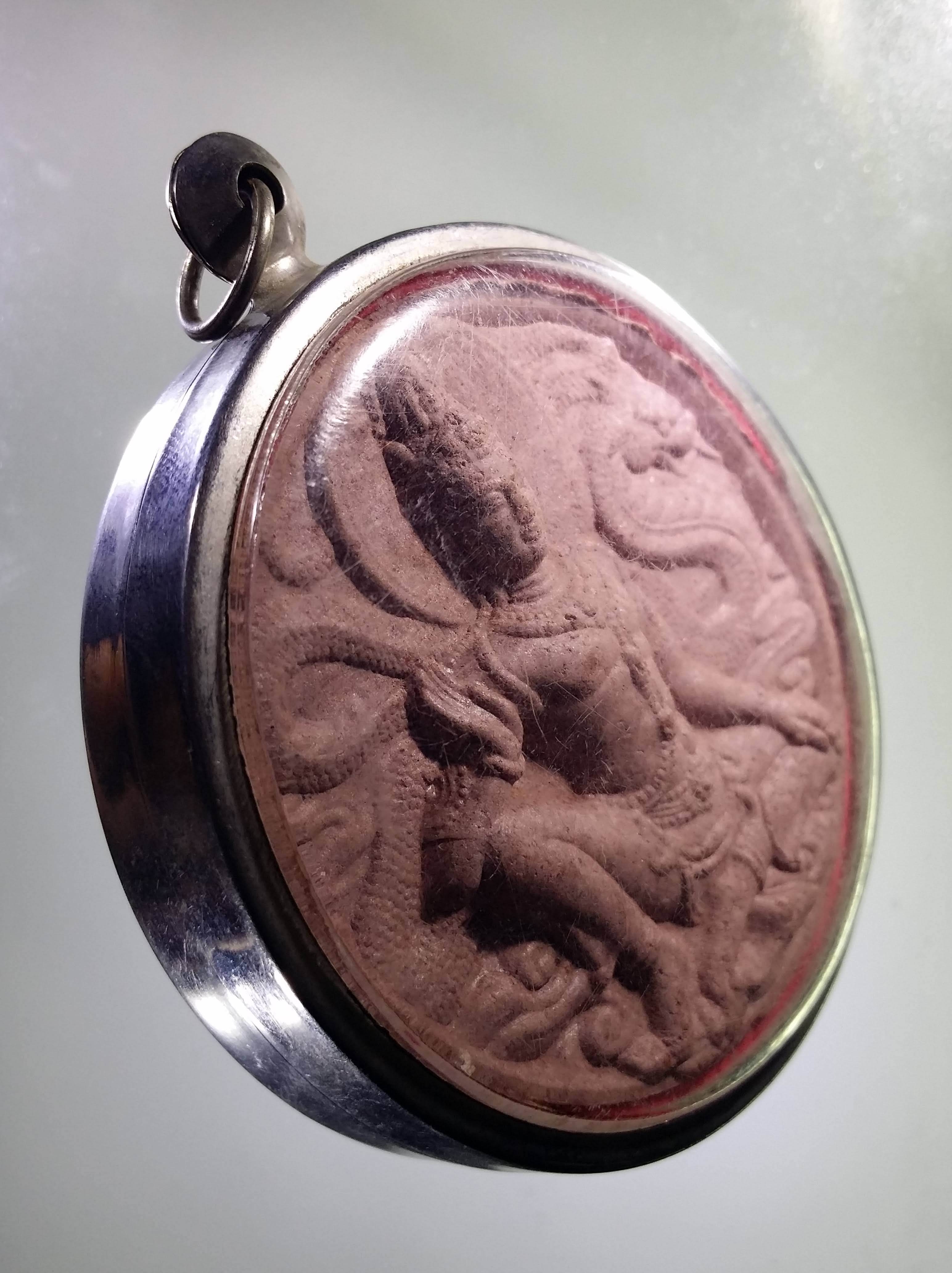 รหัสสินค้า จตุคามรามเทพ 479 พระเทวราชโพธิสัตว์จตุคามรามเทพ ไม่ทราบรุ่น พิมพ์ใหญ่ มีตลับสแตนเลสพร้อมแขวนบูชาครับ