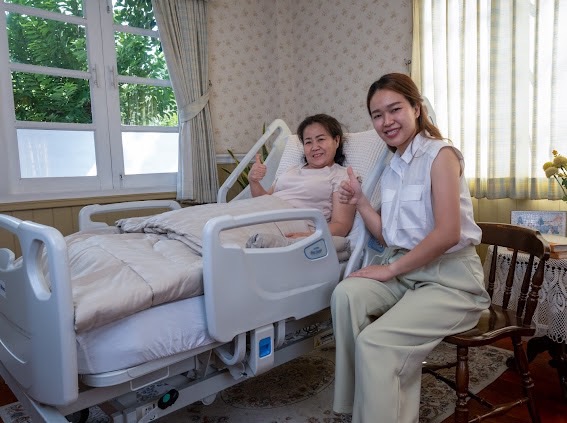 ชุดสุดคุ้ม E เตียงผู้ป่วยปรับระดับไฟฟ้า 5 ฟังก์ชั่น Hill-Rom รุ่น Centuris Type C แบบราวกั้นปีกนกยาว + ฟูก Hill-Rom NP50 แบรนด์จากประเทศสหรัฐอเมริกา + แถมพิเศษ หมอน + ผ้าปูที่นอน + ผ้ายาง + เก้าอี้นั่งอาบน้ำ + ไม้เท้า รับประกัน 1 ปี (รุ่นขายดี)