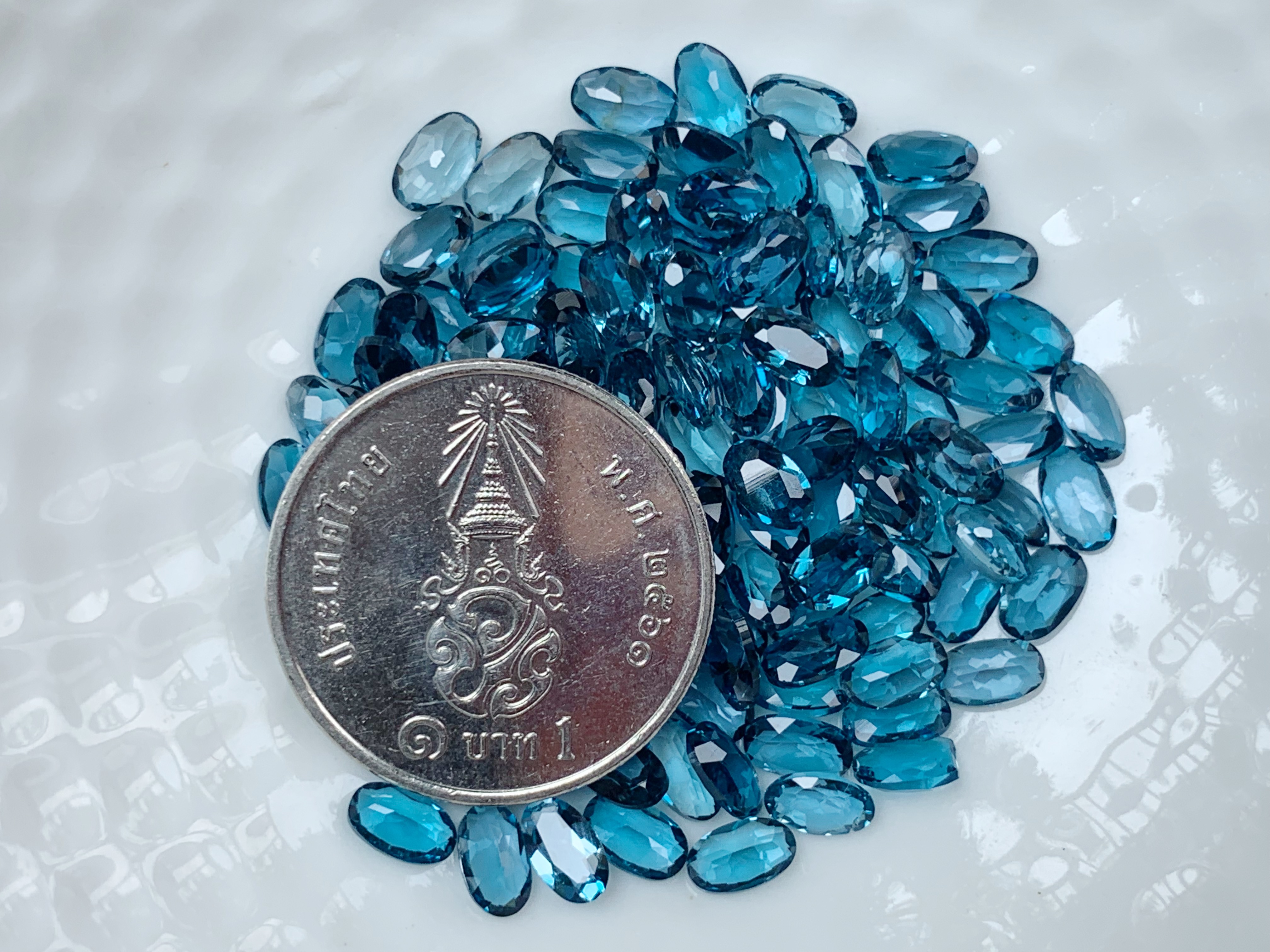 ลอนดอนบลูโทปาสไข่ 5X3 มม. 5 กะรัต