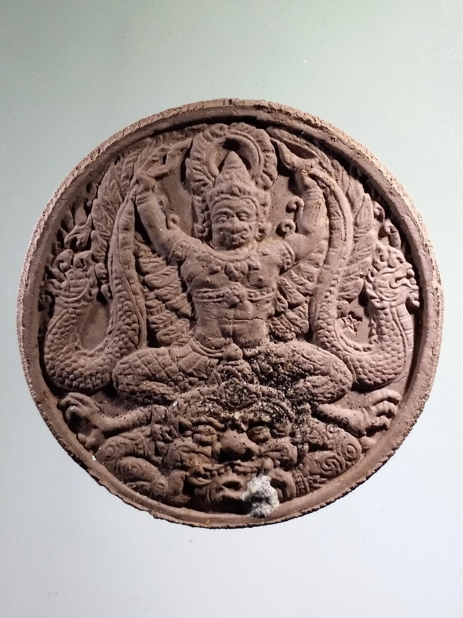 รหัสสินค้า จตุคามรามเทพ 879 พระเทวราชโพธิสัตว์จตุคามรามเทพ เนื้อว่านผงธูป โรยผงตะไบ กดโค๊ตด้านหลัง รุ่นมหาเศรษฐีบุญฤทธิ์ หลวงพ่อจอน วัดบุญฤทธิ์ จังหวัดนครราชสีมา จัดสร้าง ปี 2550 ไม่มีกล่อง