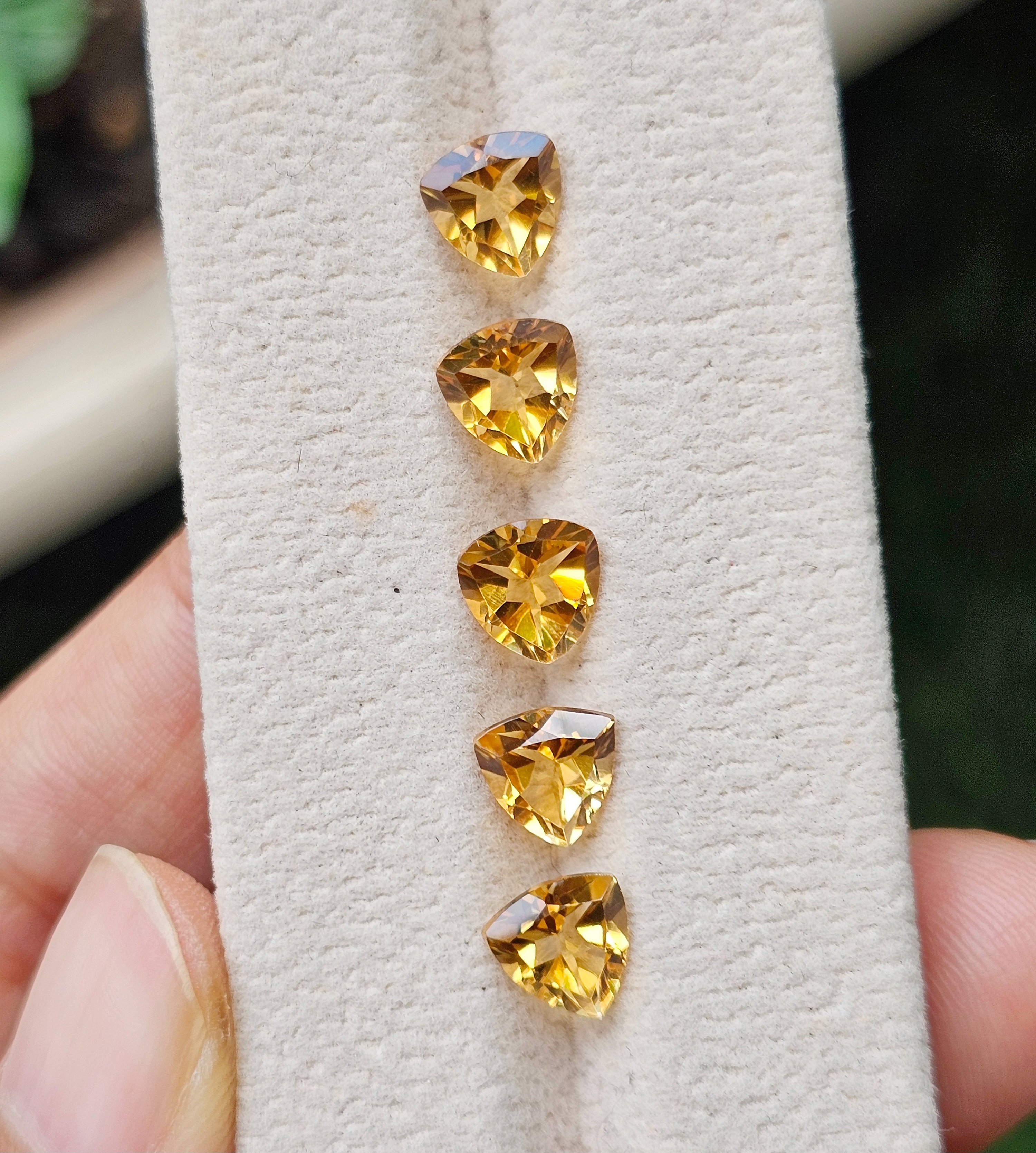 ซิทรินสามเหลี่ยม 7x7mm. 1 เม็ด