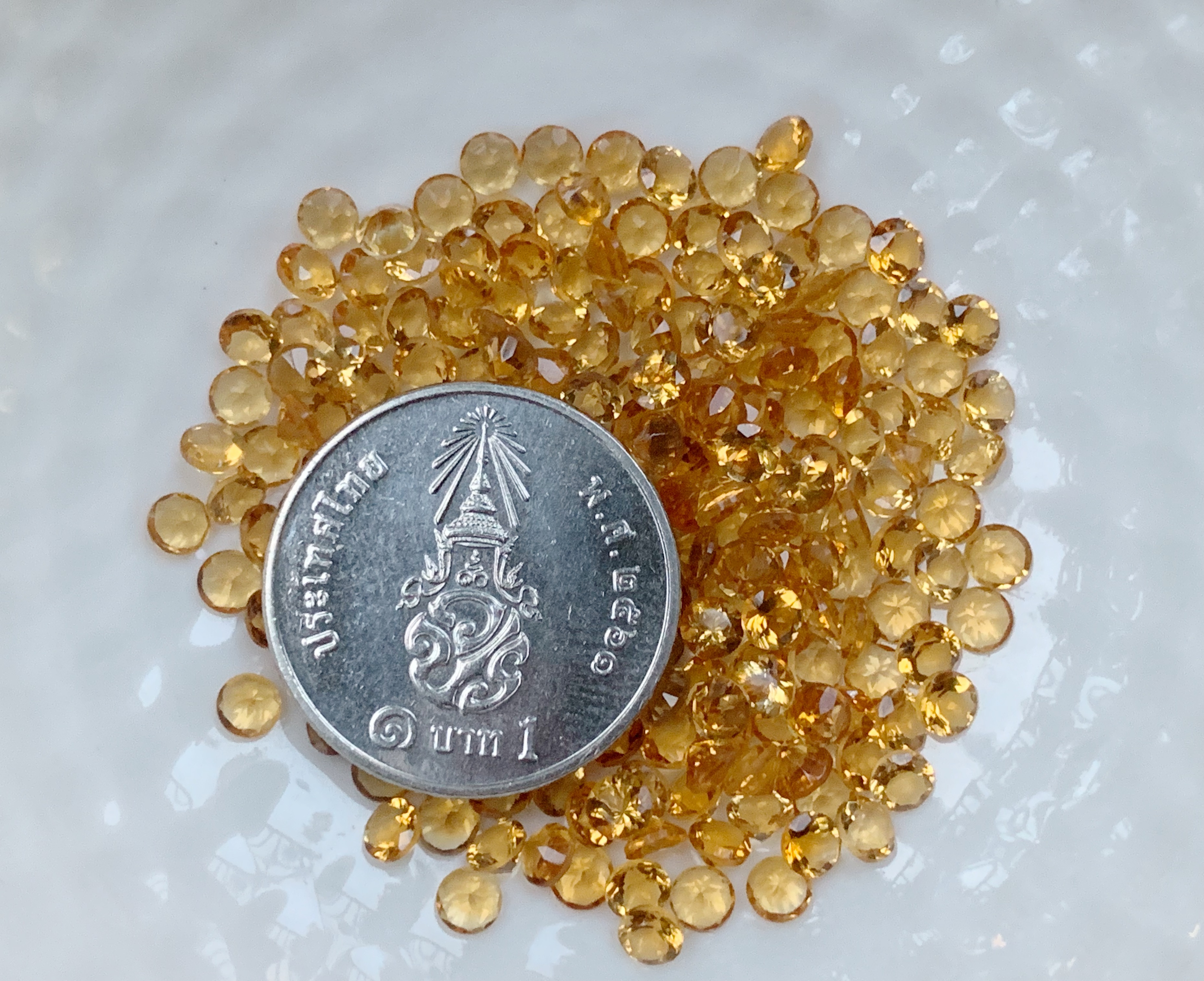 ซิทรินเข้มกลม 3.0 มม. 5 กะรัต