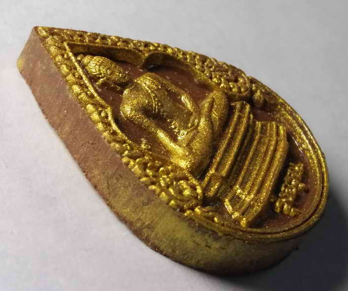 รหัสสินค้า พระมีกล่อง 047 พระผงพิมพ์หยดน้ำปัดทอง พระพุทธรุ่งอรุณ วัดอรุณราชวราราม กรุงเทพฯ รุ่นทวีทรัพย์