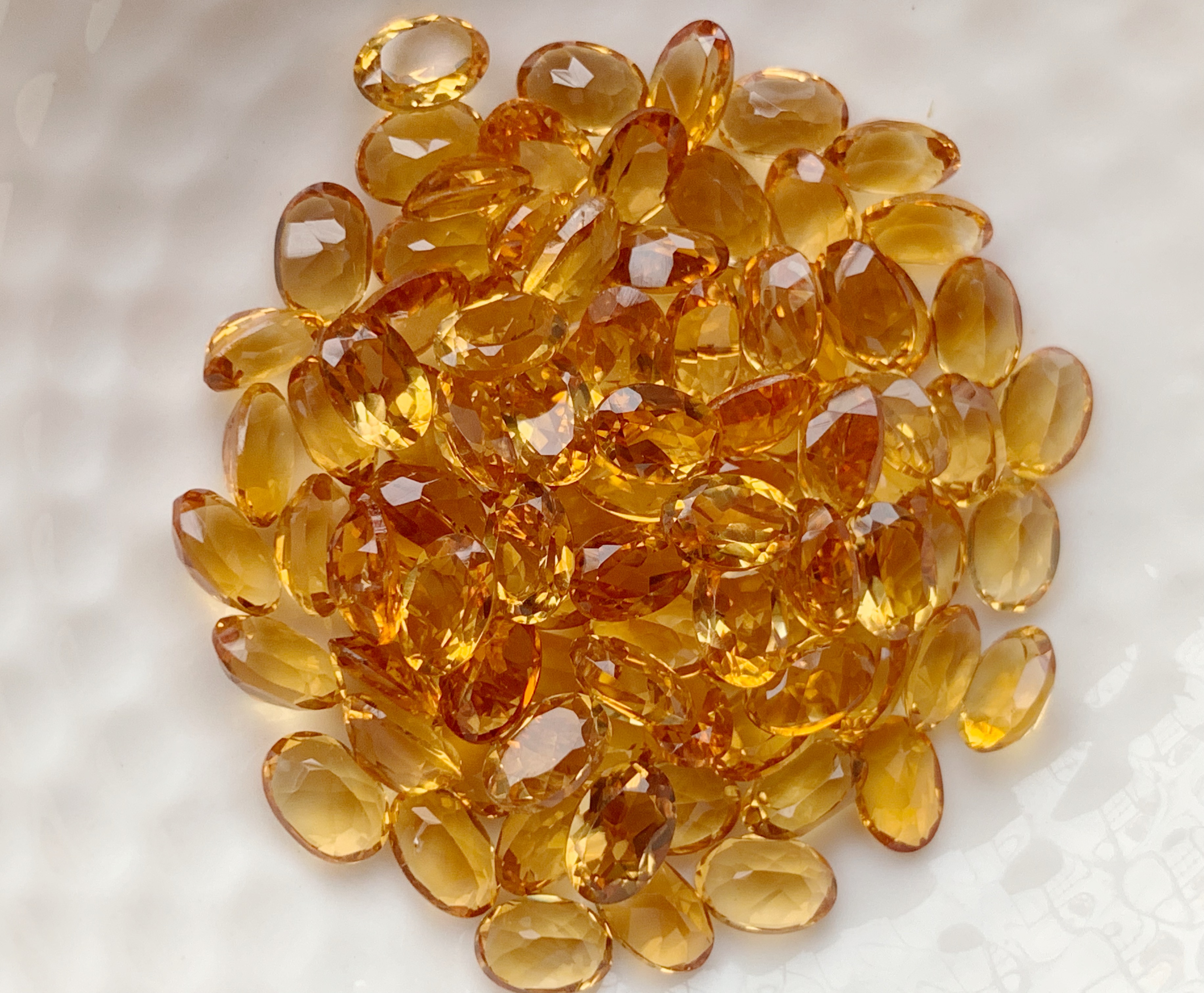 ซิทรินไข่ 6X4 มม. 5 กะรัต