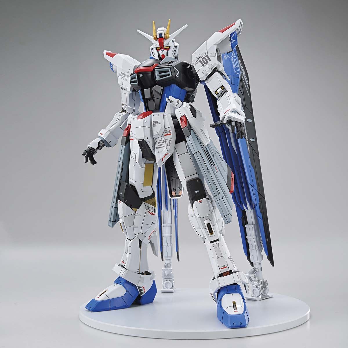 กันดั้ม Bandai Spirits Gunpla Premium Bandai Hobby Online Shop & The Gundam Base Limited Full Mechanics 1/100 ZGMF-X10A Freedom Gundam Ver.GCP