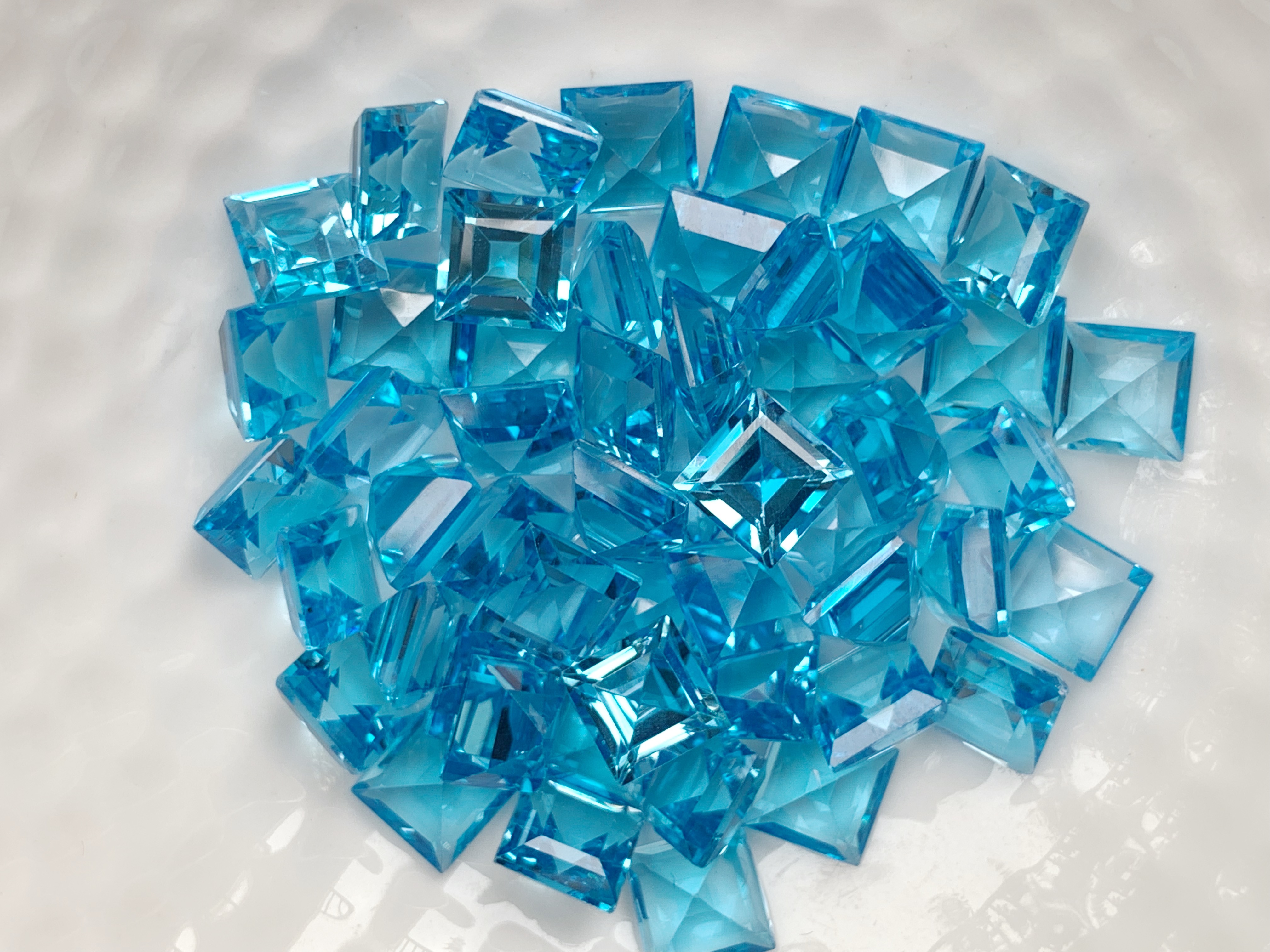 สวิสบลูโทปาสสี่เหลี่ยม 6 มม. 5 กะรัต