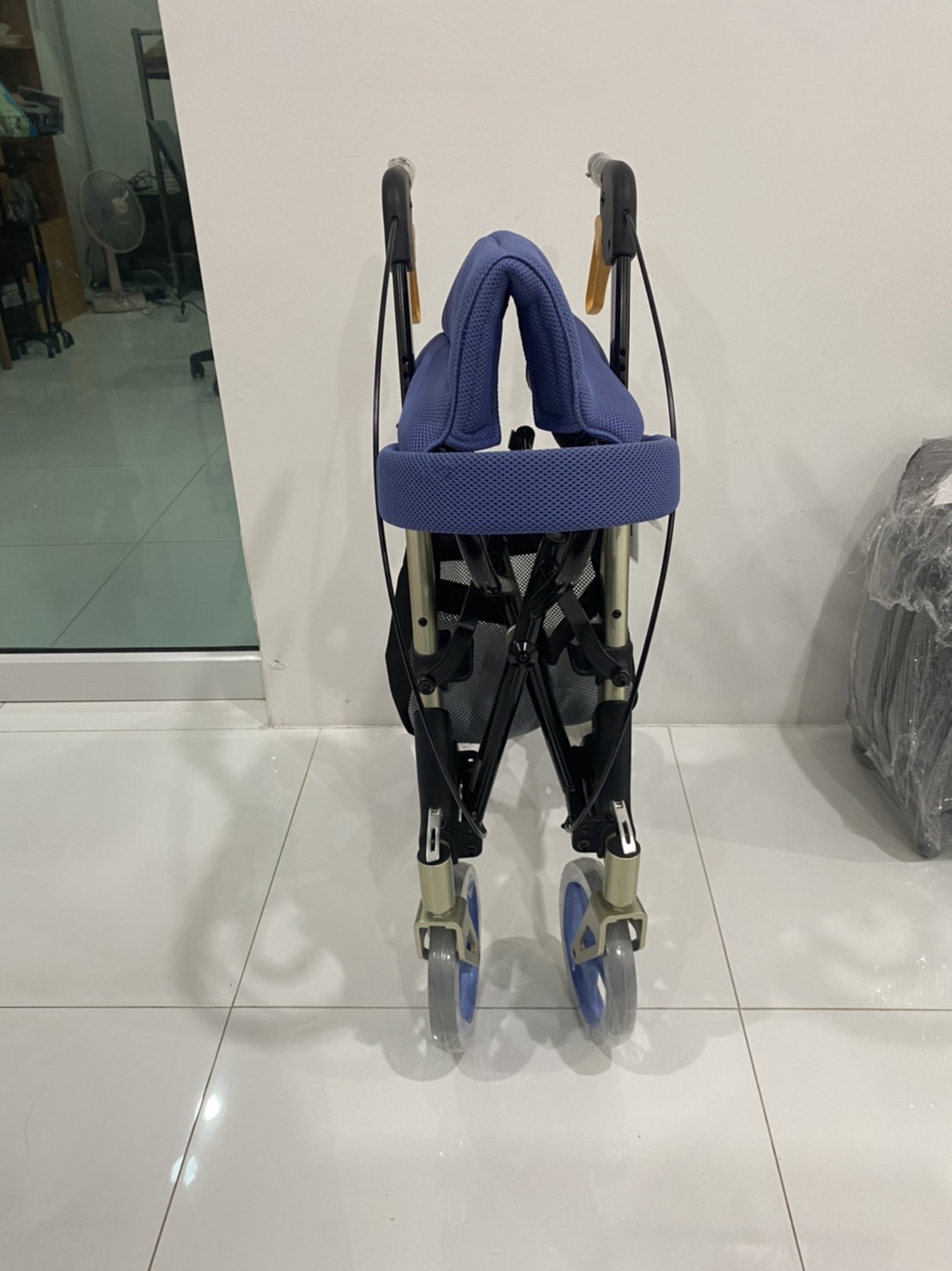 รถเข็นช่วยพยุงเดิน แบรนด์จากประเทศญี่ปุ่น ( 歩行器 ) Matsunaga รุ่น MV100 น้ำหนักเบา พกพาสะดวก นั่งสบาย พับเก็บได้ (Best Seller)