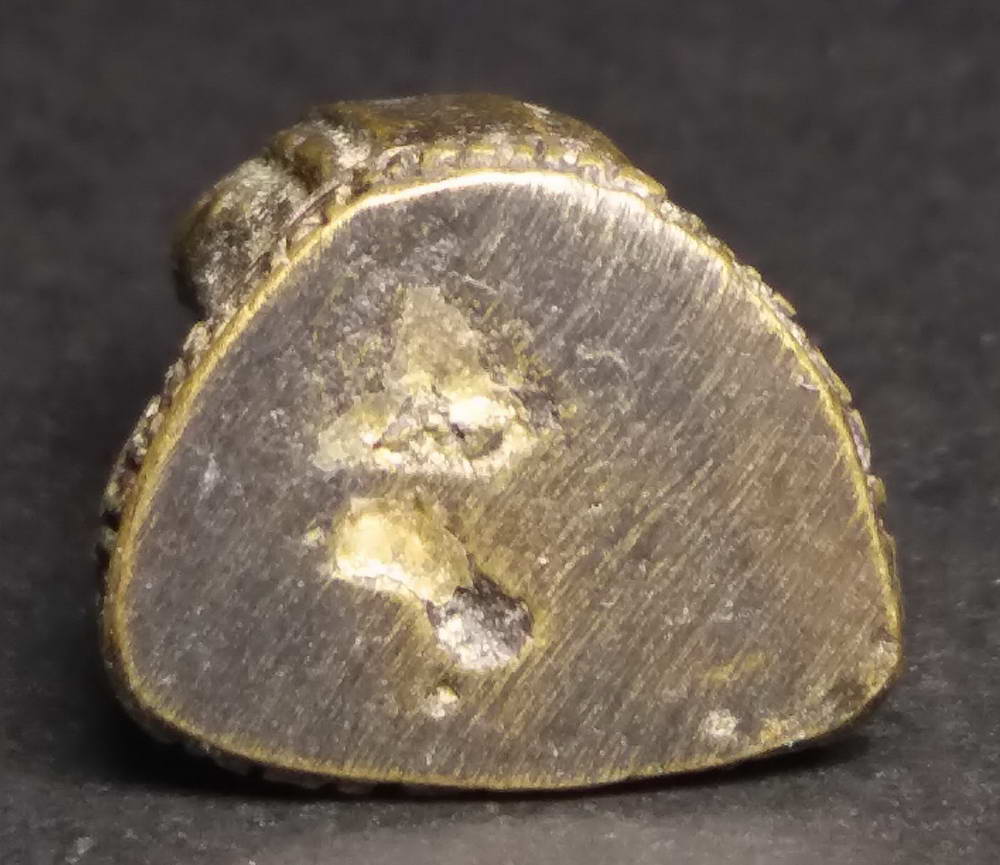 รหัสสินค้า พระกริ่ง พระหล่อ 144 รูปหล่อหลวงปู่รอด วัดทับกฤชเหนือ อำเภอชุมแสง จังหวัดนครสวรรค์ สร้างปี 2536 หล่อตัน