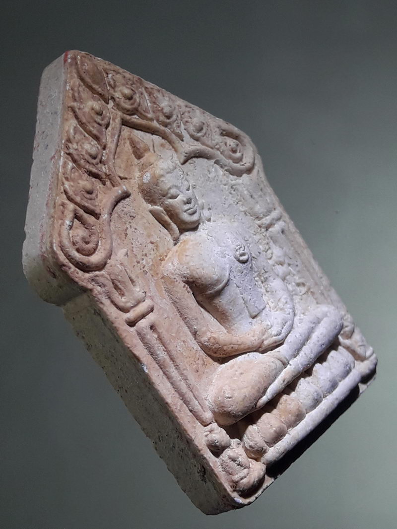 รหัสสินค้า พระเนื้อดิน ผง ว่าน 10429 พระขุนแผนซุ้มเรือนแก้ว รุ่นสร้างพระธาตุเจ้ารัตตวาปีศรีภูเพียง วัดหนองแดง ภูเพียง นครน่าน สร้างปี 2565 องค์นี้แช่น้ำมนต์