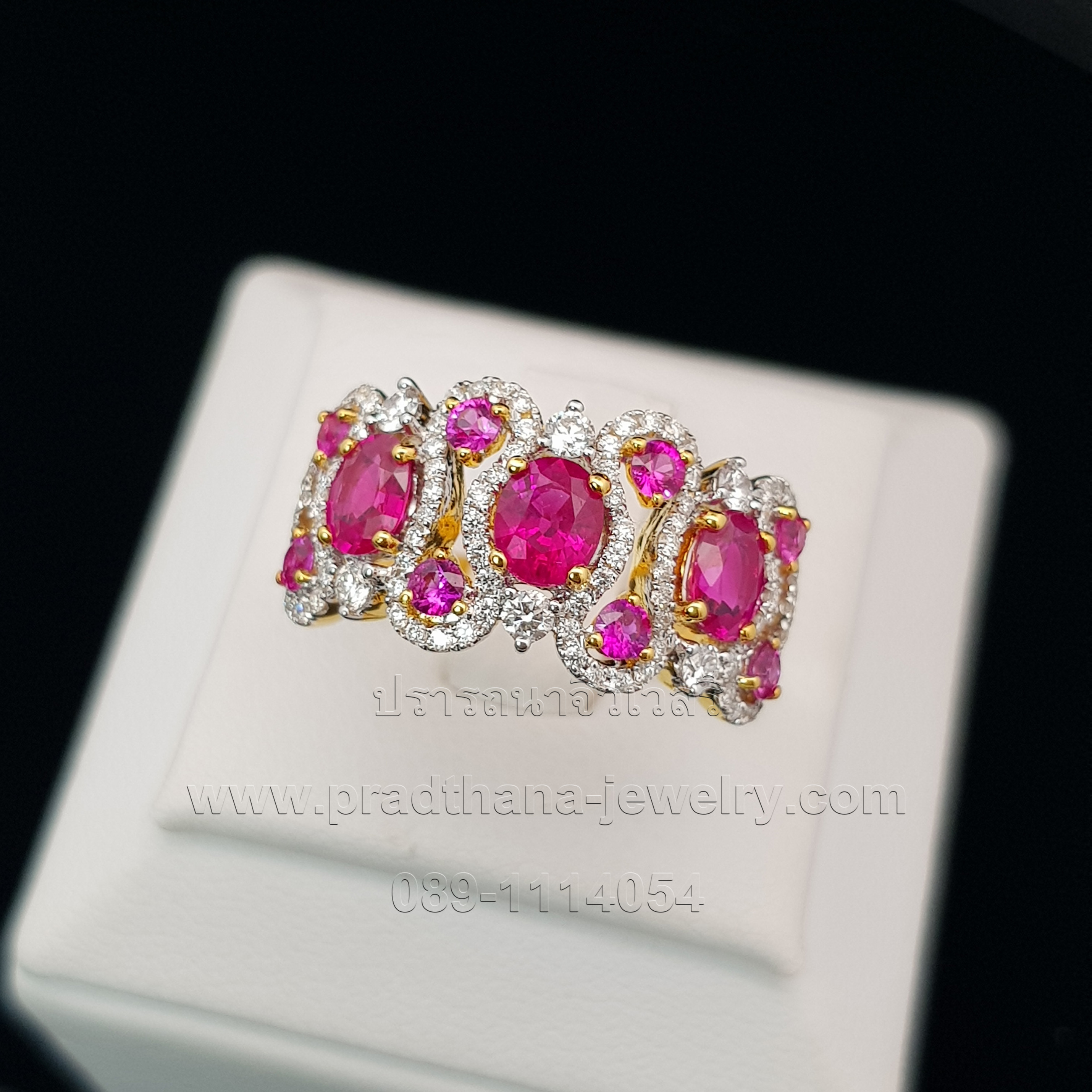 แหวนทับทิมประดับเพชร