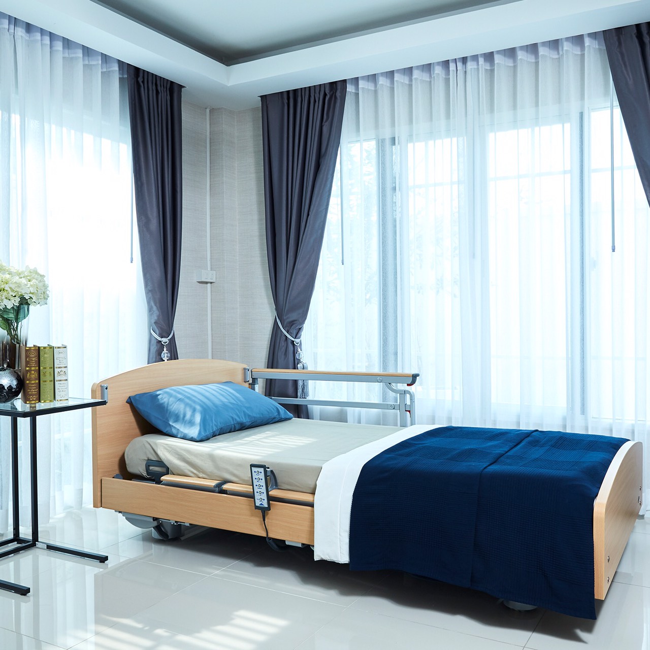 ชุดเตียงผู้ป่วยปรับไฟฟ้า VENTA ราวข้างเตียง Telescopic ที่สามารถพับเก็บซ่อนกับโครงเตียง ดีไซนด์สวยงาม (ปรับเตียงต่ำสุด 25 cm.) + พร้อมที่นอนโฟมป้องกันแผลกดทับ MERCURY หนา 15 cm. + ชุดผ้าปูที่นอน + ผ้ายางรองกันเปื้อน