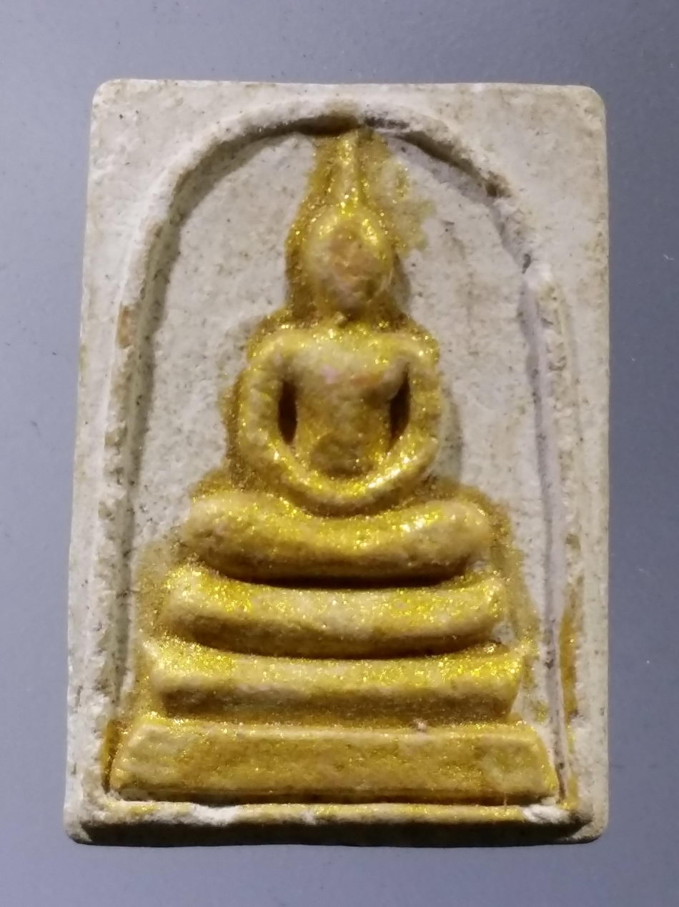 รหัสสินค้า พระเนื้อดิน เนื้อผง เนื้อว่าน 9858 พระสมเด็จเนื้อผง ทาทองบรอนซ์ หลวงพ่อเกษม เขมโก สำนักสุสานไตรลักษณ์ จังหวัดลำปาง สร้างปี 2537