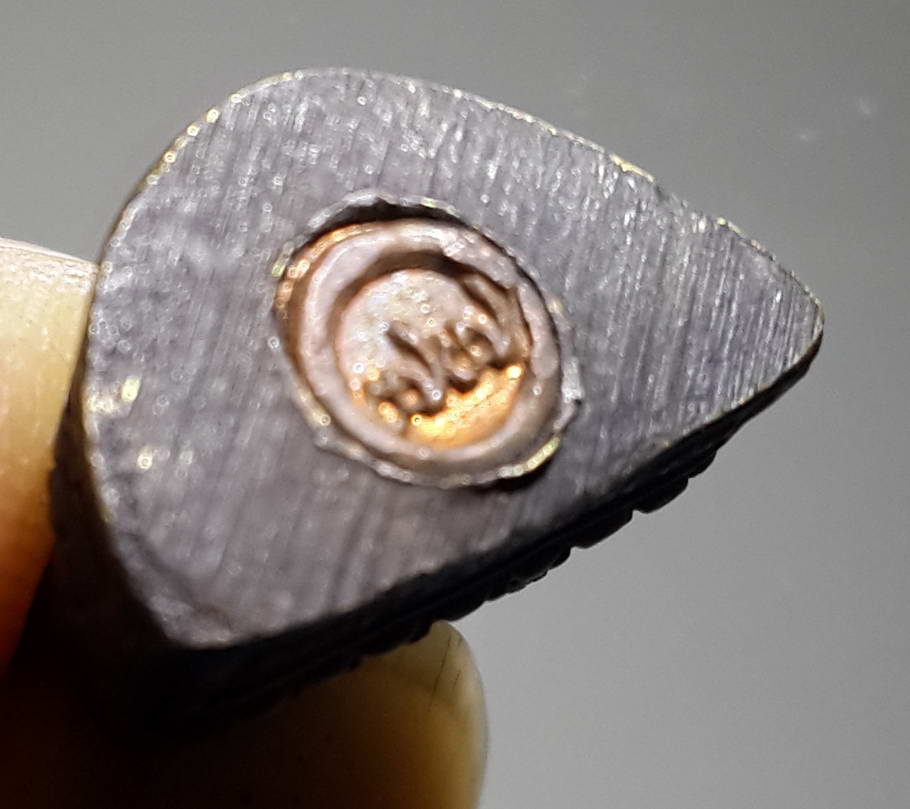 รหัสสินค้า พระกริ่ง พระหล่อ 379 รูปหล่อพระพุทธอุดกริ่ง หลวงพ่อพระใหญ่ รุ่น 1 หลวงปู่ทองพูล จังหวัดบึงกาฬ ที่ระลึกอายุครบ 77 ปี เนื้อทองเหลืองรมดำ พระรายการนี้ให้เช่าบูชาแล้ว