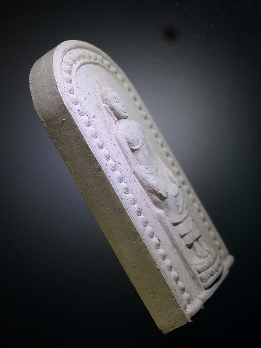 รหัสสินค้า พระมีกล่อง 420 พระผงหลวงพ่อธรรมจักร วัดดาวโด่ง อำเภอเมือง จังหวัดสมุทรสงครามสร้างปี 2548 พิมพ์ใหญ่