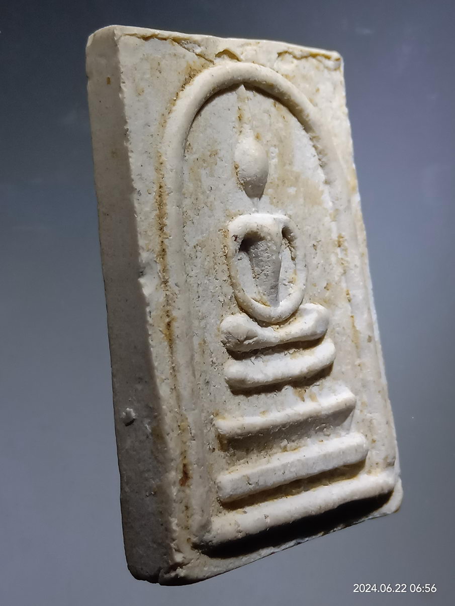 รหัสสินค้า พระสมเด็จ วัดต่างๆ 1176 พระสมเด็จเนื้อผง ท่านเจ้าคุณนรฯ หลังยันต์น้ำเต้า ออกวัดศีลขันธาราม จังหวัดอ่างทอง เนื้อขาว หายากกว่าเนื้อสายรุ้ง