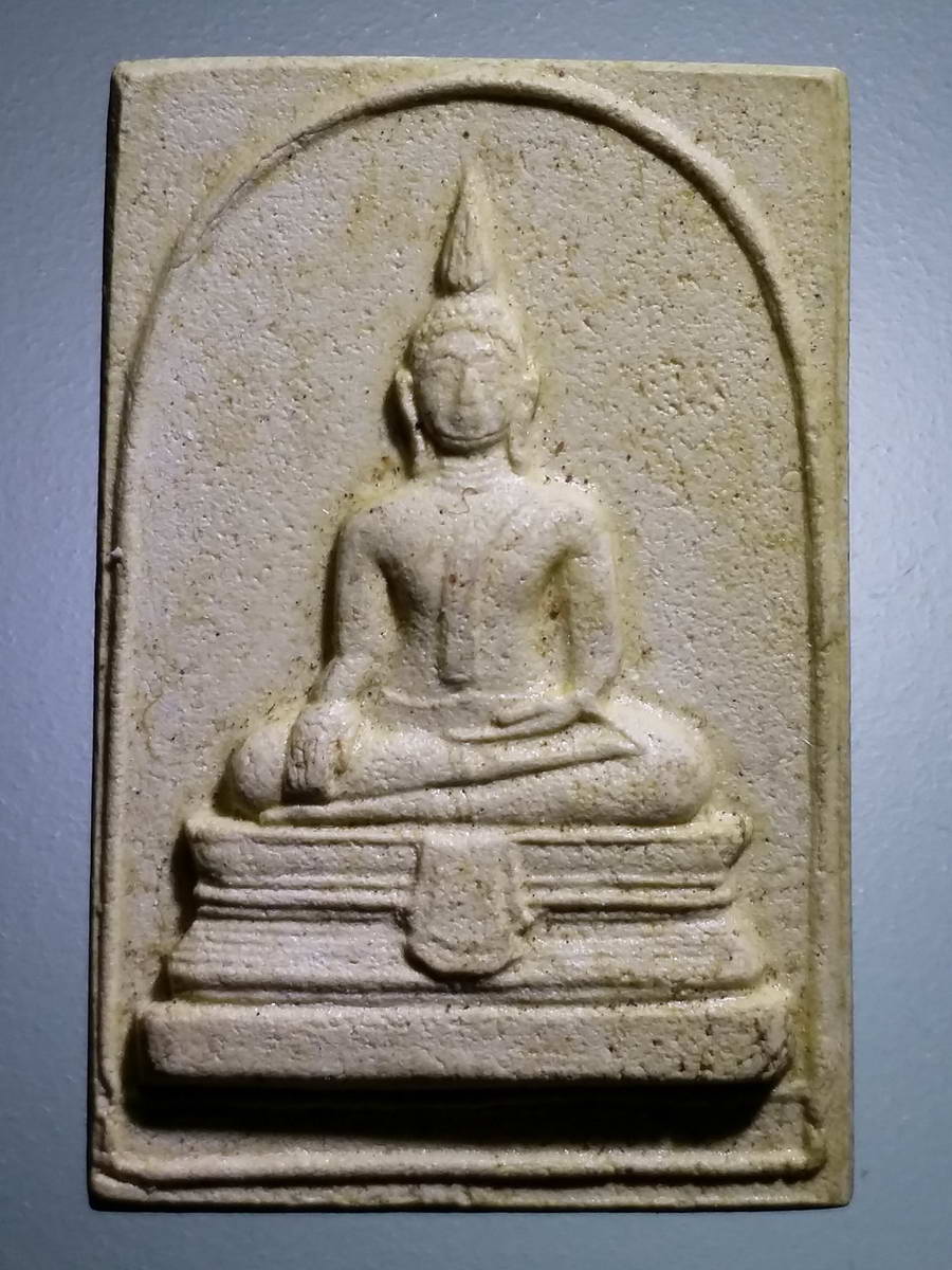 รหัสสินค้า พระเนื้อดิน เนื้อผง เนื้อว่าน 2644 พระประธานเนื้อผง วัดแพรกษา หลังยันต์พระเจ้า 16 พระองค์ ที่ระลึกในงานฝังลูกนิมิต