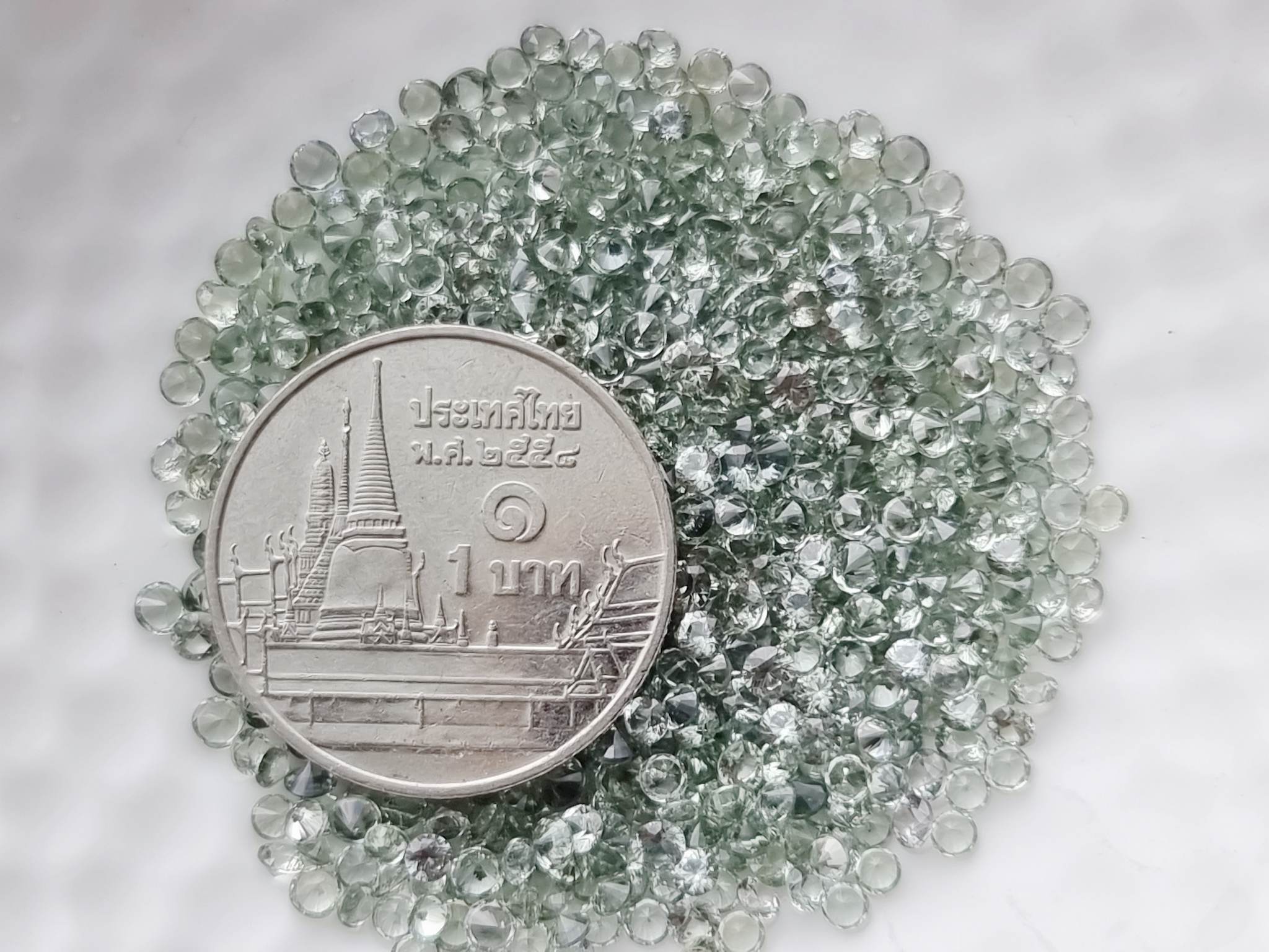 เขียวส่องกลม 2.2 มม. 1 กะรัต